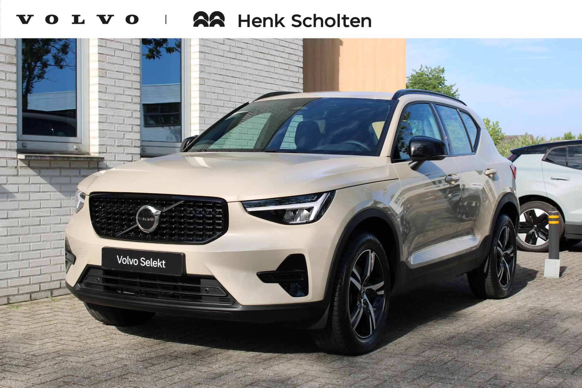 Volvo XC40 2.0 B4 Plus Dark