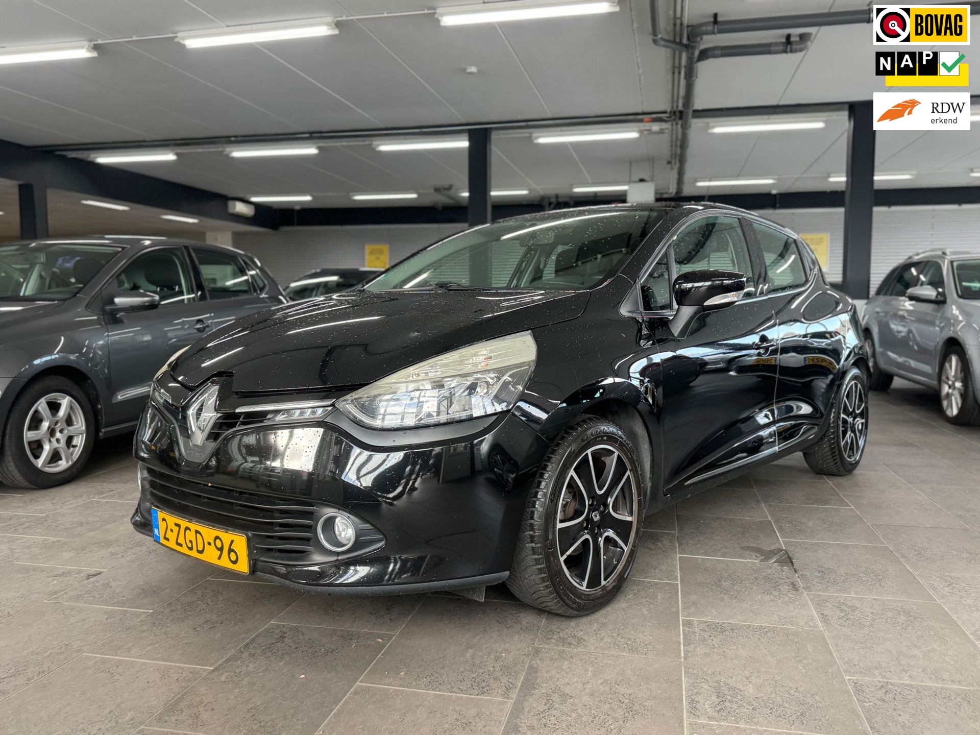 Renault Clio 0.9 TCe Expression navigatie airco cruise controle lm-velgen elektrische pakket trekhaak