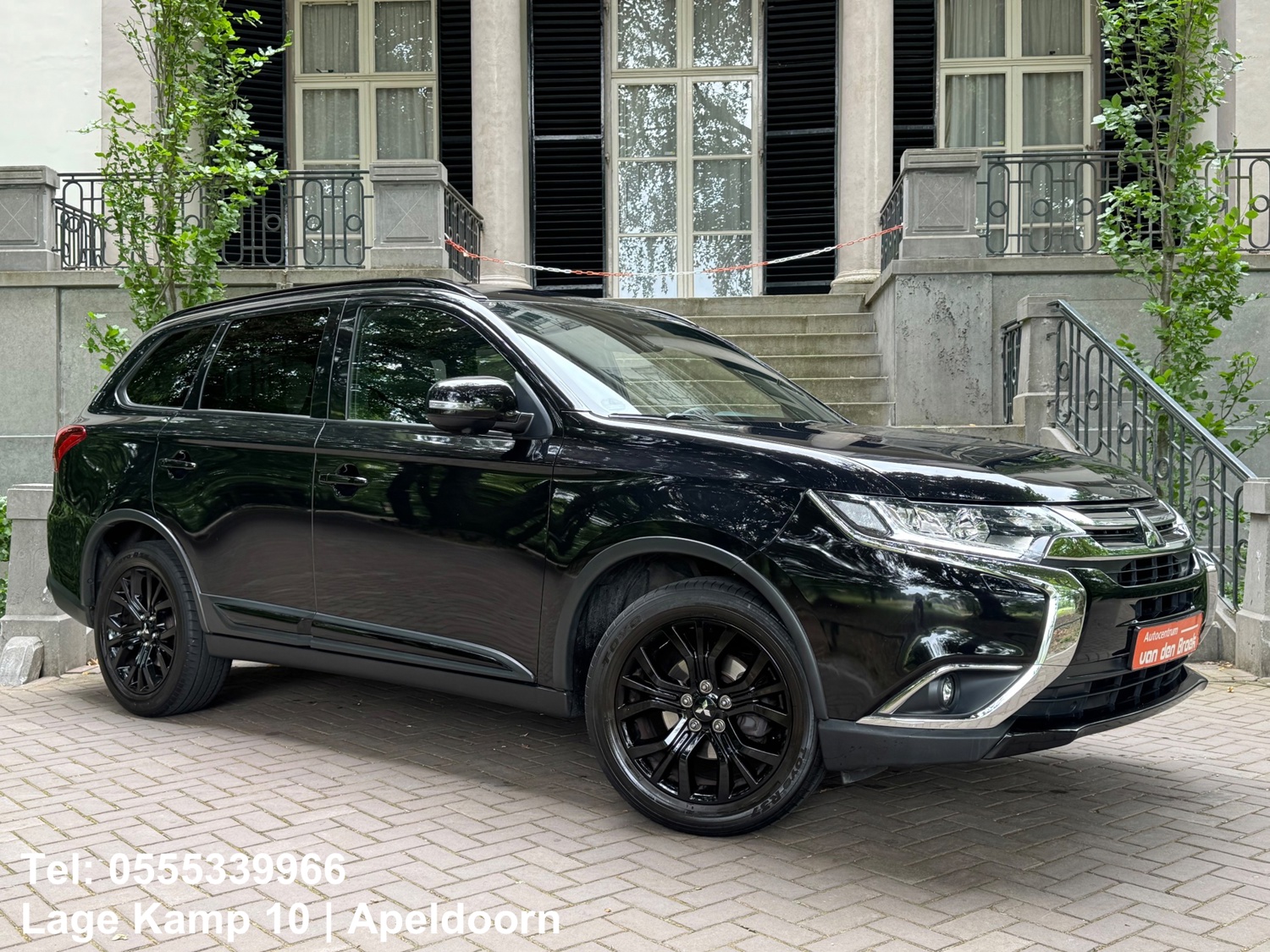 Mitsubishi Outlander 2.0 4WD Instyle Automaat 7Persoons Sch-Dak Carplay Navi Climate Cruise Ctr Afn Trekhaak Stoel+Stuurverwarming