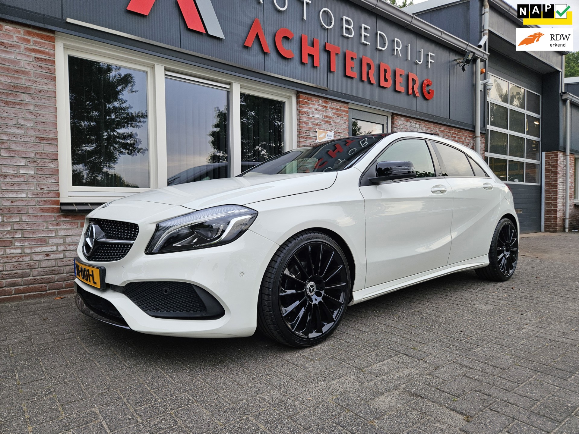 Mercedes-Benz A-klasse 160 Sport Edition Panorama/Schuifdak! LED! 19INCH! NAP! Automaat! Mooie/Nette Auto!