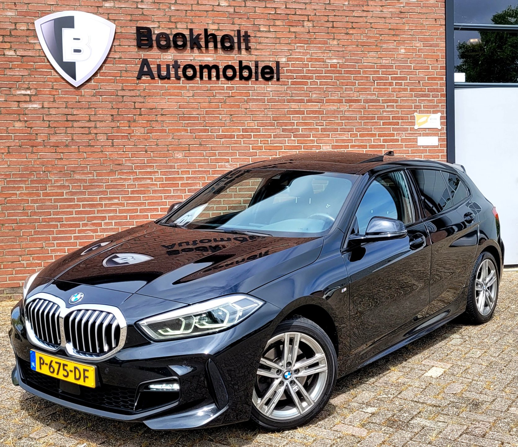 BMW 1-serie 118i M-sport Pano Camera Stuurverw. HIFI [1e eig. BTW NL NAP]