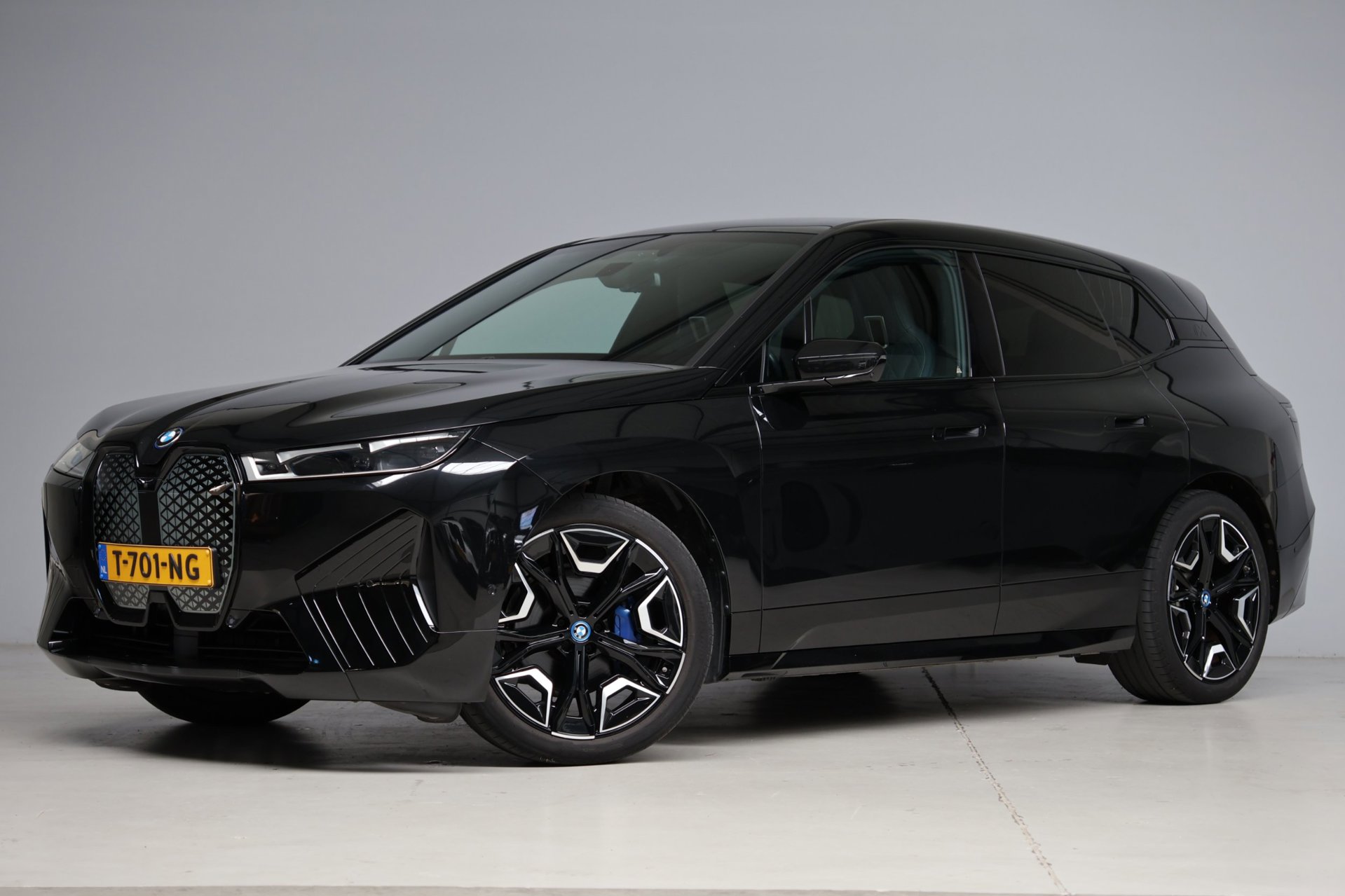 BMW IX XDrive40 M-sport | panorama skylounge | elek. trekhaak | softclose | laser light | harmankardon | adap. cruise | keyless