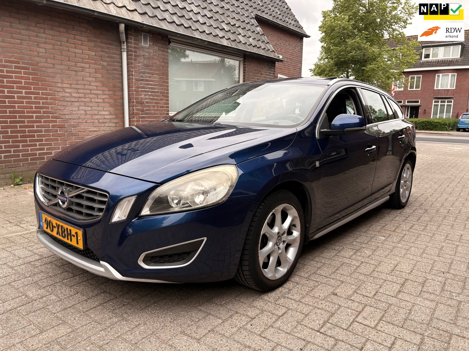Volvo V60 1.6 T3 Ocean Race - leder - schuifdak - airco - cruise control - nieuwe apk tot 08-2027