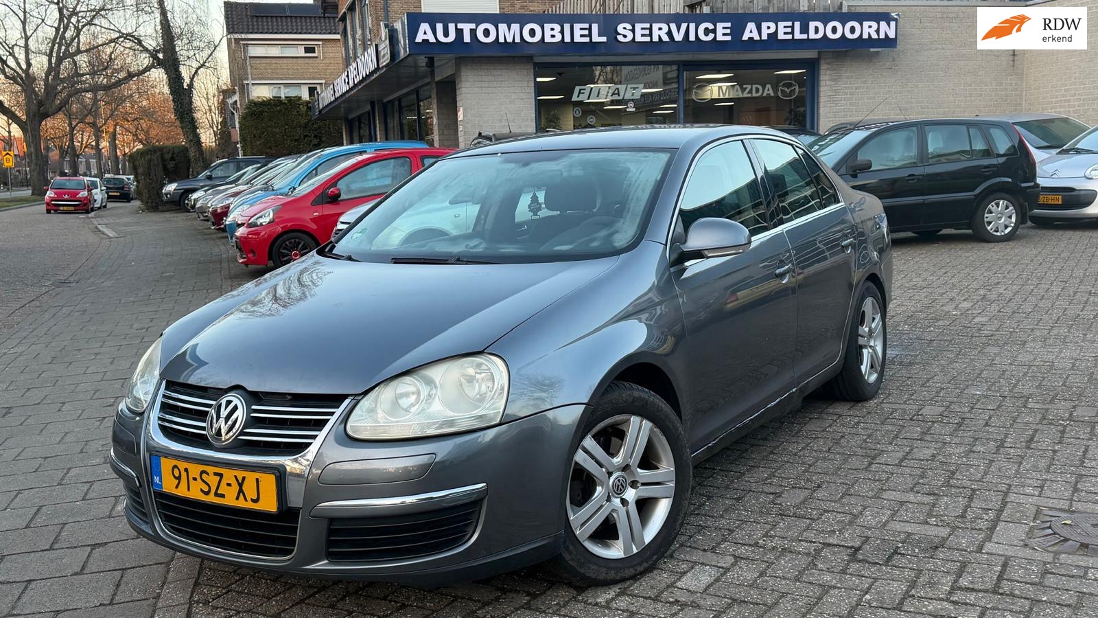 Volkswagen Jetta 1.6 FSI Comfortline APK VERLOPEN *CLIMA*CRUISE*ELEKTR. RAMEN*STUURBEKR.*