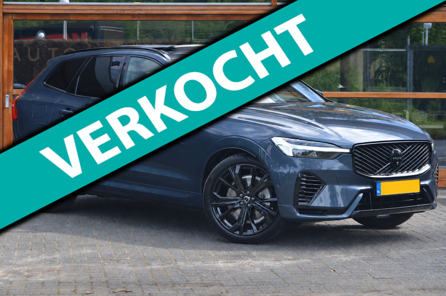 Volvo XC60 T8 Hybride AWD Ultra Black Edition | Luchtvering | Bowers & Wilkins | Stoelventilatie | Massage | Head-Up |