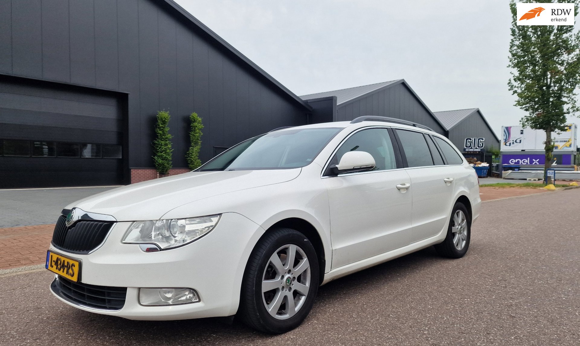 Skoda Superb Combi 1.8 TSI Comfort Business Line NAVI PSENSOR CRUISE TREKHAAK 2 X SLEUTELS