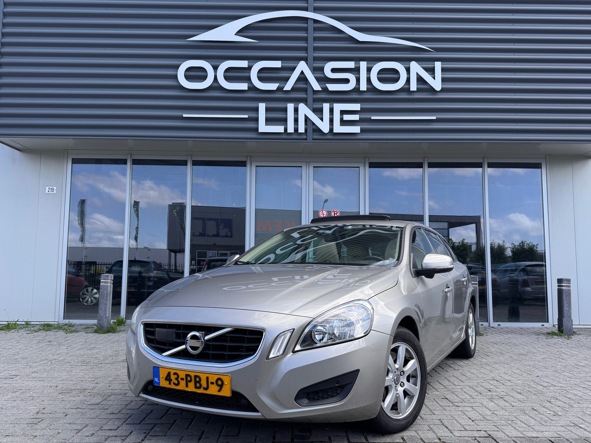 Volvo V60 2.0T Kinetic | Automaat | Schuifdak | Cruise | Navi