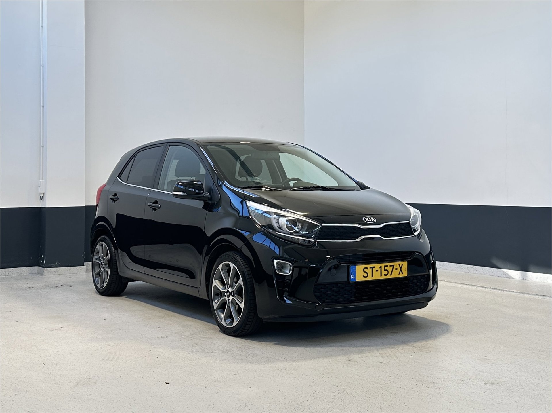 Kia Picanto 1.0 CVVT Design Edition | NL | Lederen | Carplay/ Android Auto | Camera |