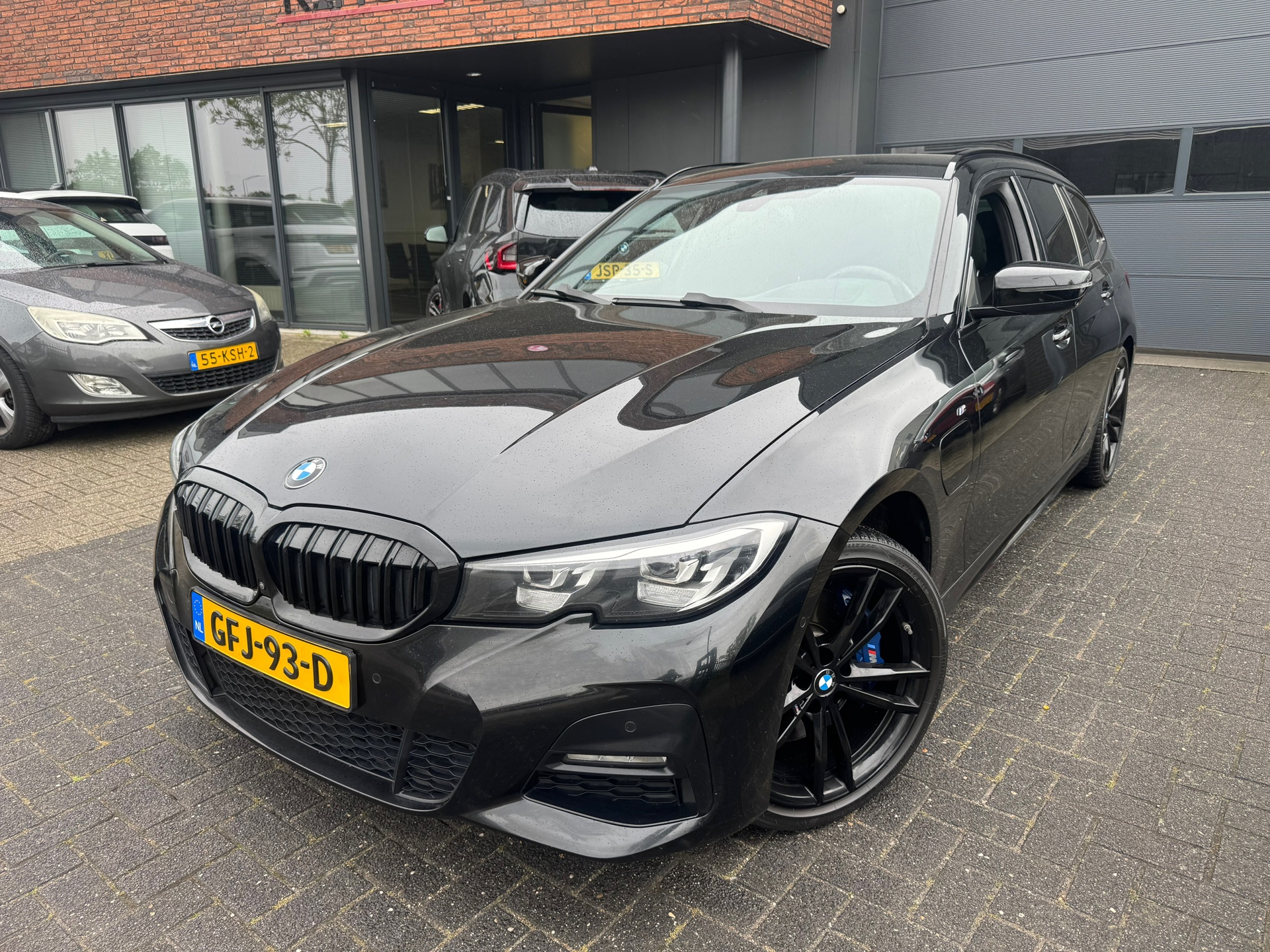 BMW 3-serie Touring 330e xDrive High Exec M PAKKET HEADUP HARMANN 360 TREKHAAK SFEER VOL