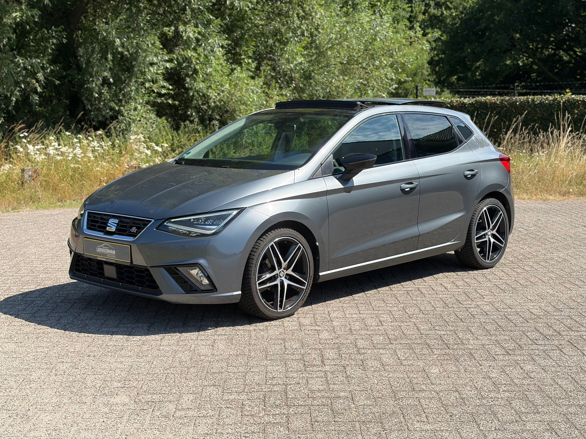 Seat Ibiza 1.0 TSI FR PANO I 95PK I CARPLAY I LED I VOLL DEALER ONDH I 1E EIG