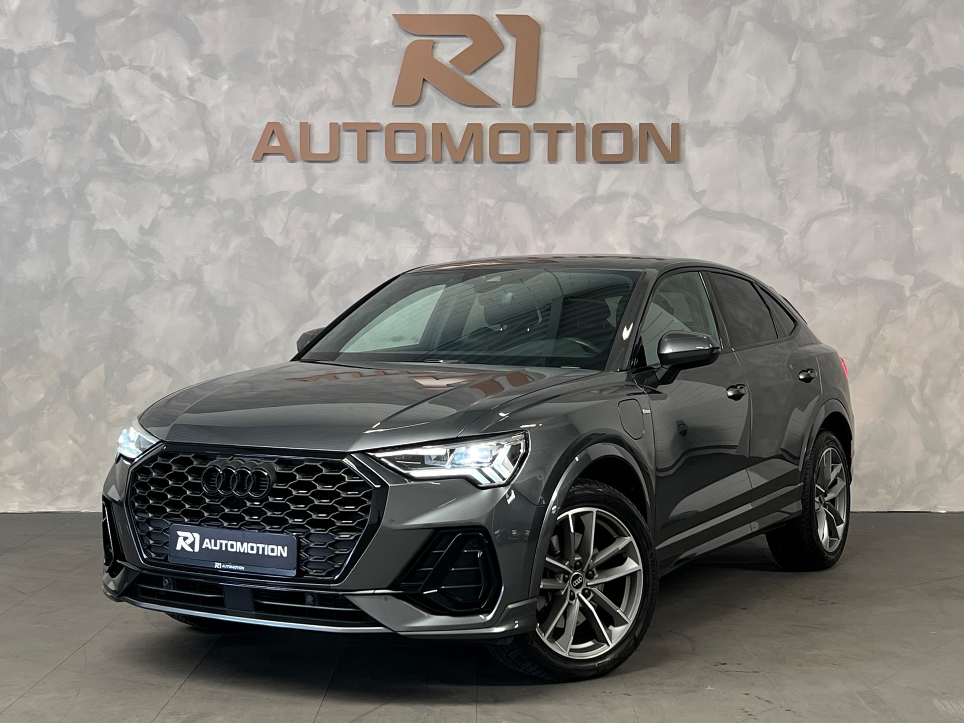 Audi Q3 SPORTBACK 45 TFSI e 3x S LINE|KEYLESS|CAMERA|LEDER|245PK|TREKHAAK|MATRIX|DRIVE SELECT|DODEHOEK|STOELVER|ACHTERKLEP ELEKTR.