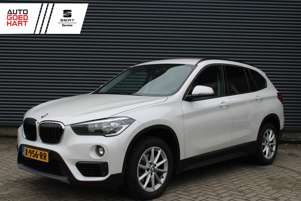 BMW X1 sDrive18i Executive Navigatie Wit-Metallic PDC