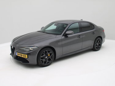 Alfa Romeo Giulia 2.0T Sprint 200PK Automaat / Camera / Leder / Carplay / Origineel NL