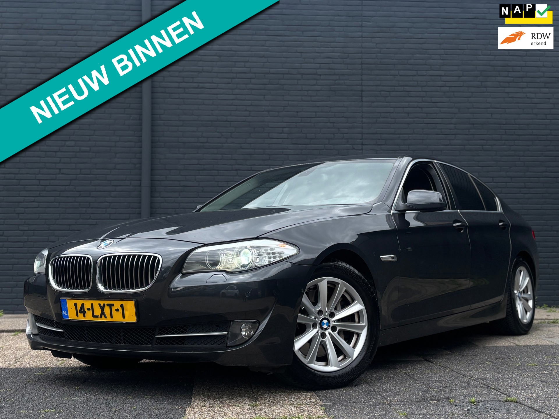 BMW 5-serie 528i High Executive | Leder | Stoelverwarming | Head-Up