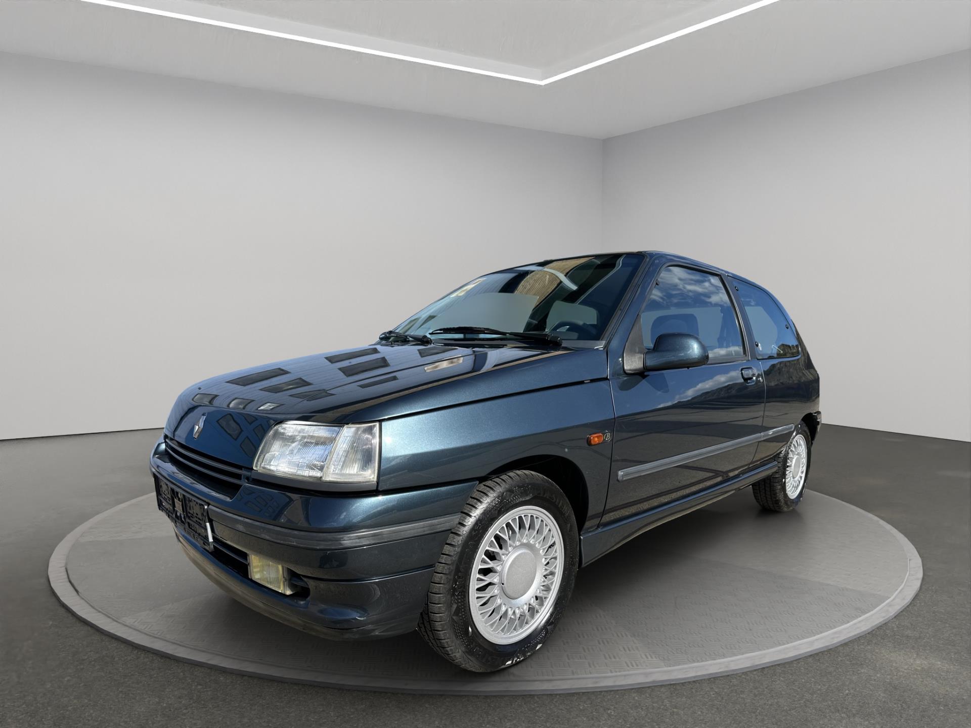 Renault Clio 1.4 Baccara Automaat met Airco. Origineel 46.000km