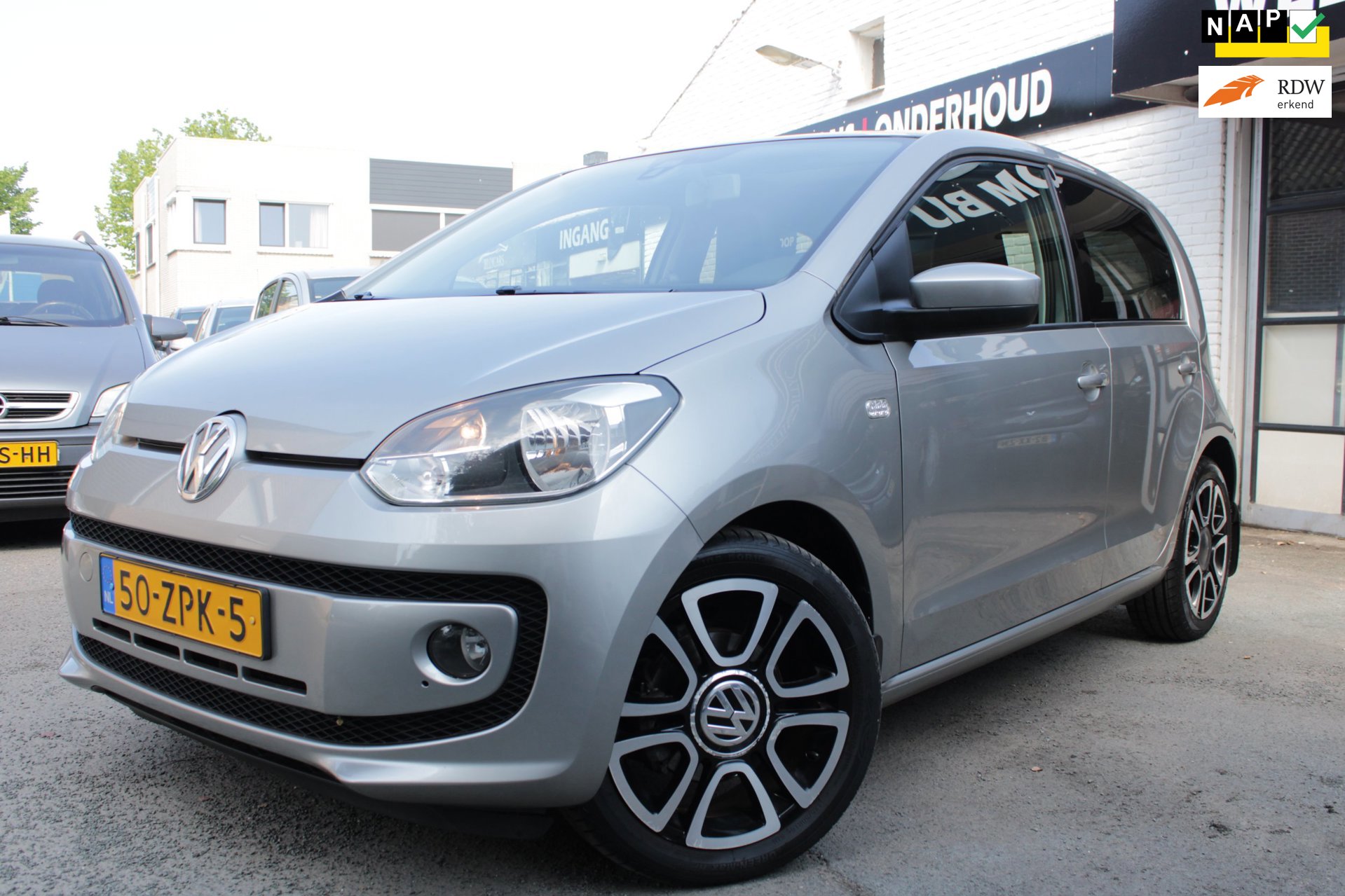 Volkswagen Up! 1.0 high up! BlueMotion | Pano | Airco |Cruise control |Parkeersensoren |Elec Ramen