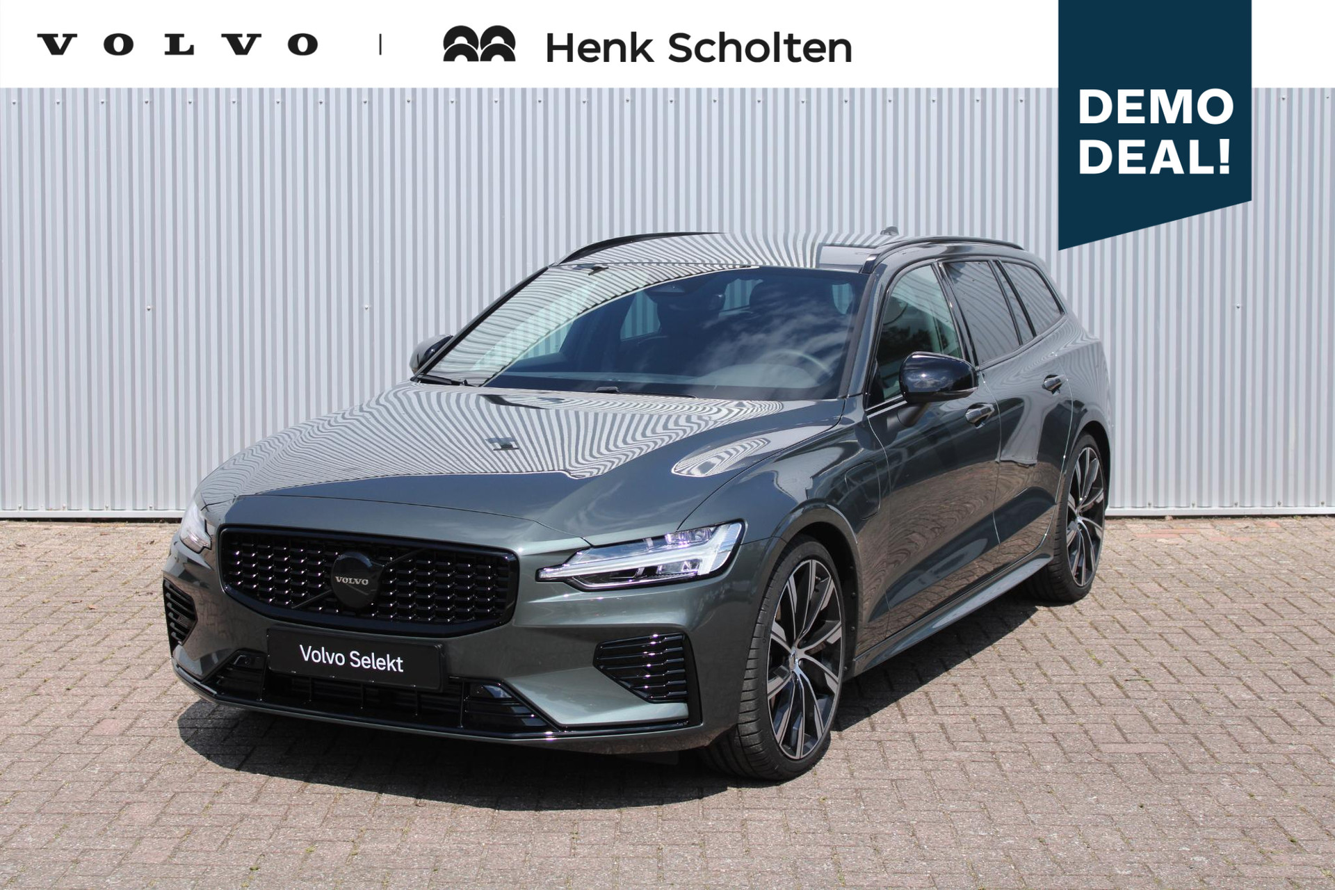 Volvo V60 T8 Automaat Plug-in hybrid AWD Plus Dark