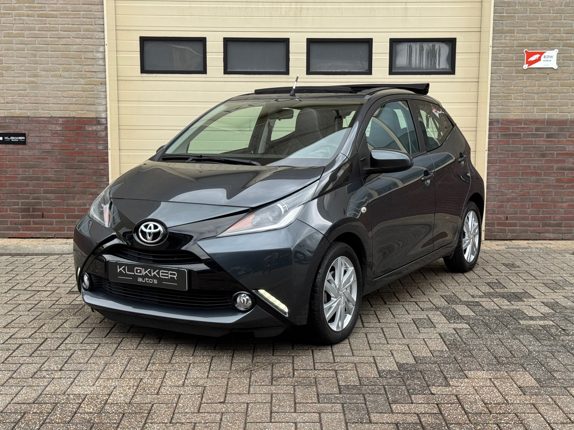 Toyota Aygo 1.0 VVT-i x-wave Orig NL|1E EIG|Dealer O.H.|Airco|Camera|Carplay