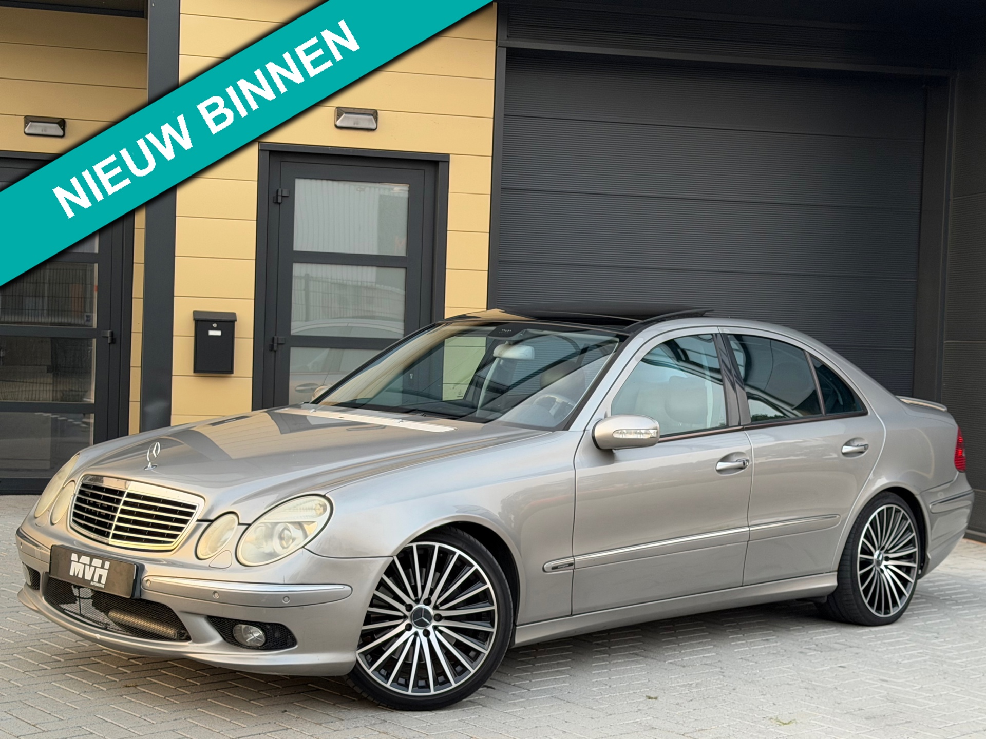 Mercedes-Benz E-klasse 500 Elegance - Automaat - Dubbel Pano - AMG - 19'' - Trekhaak - Sportuitlaat