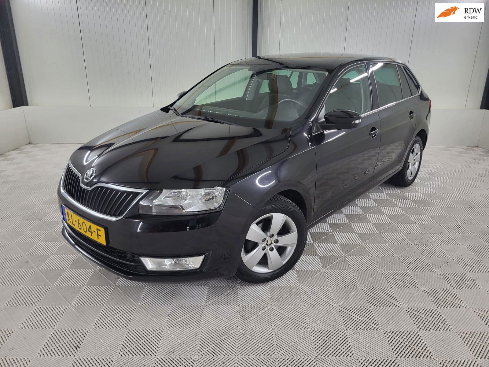 Skoda Rapid Spaceback 1.2 TSI JOY, Camera, Trekhaak, Panodak, Parkeersensoren