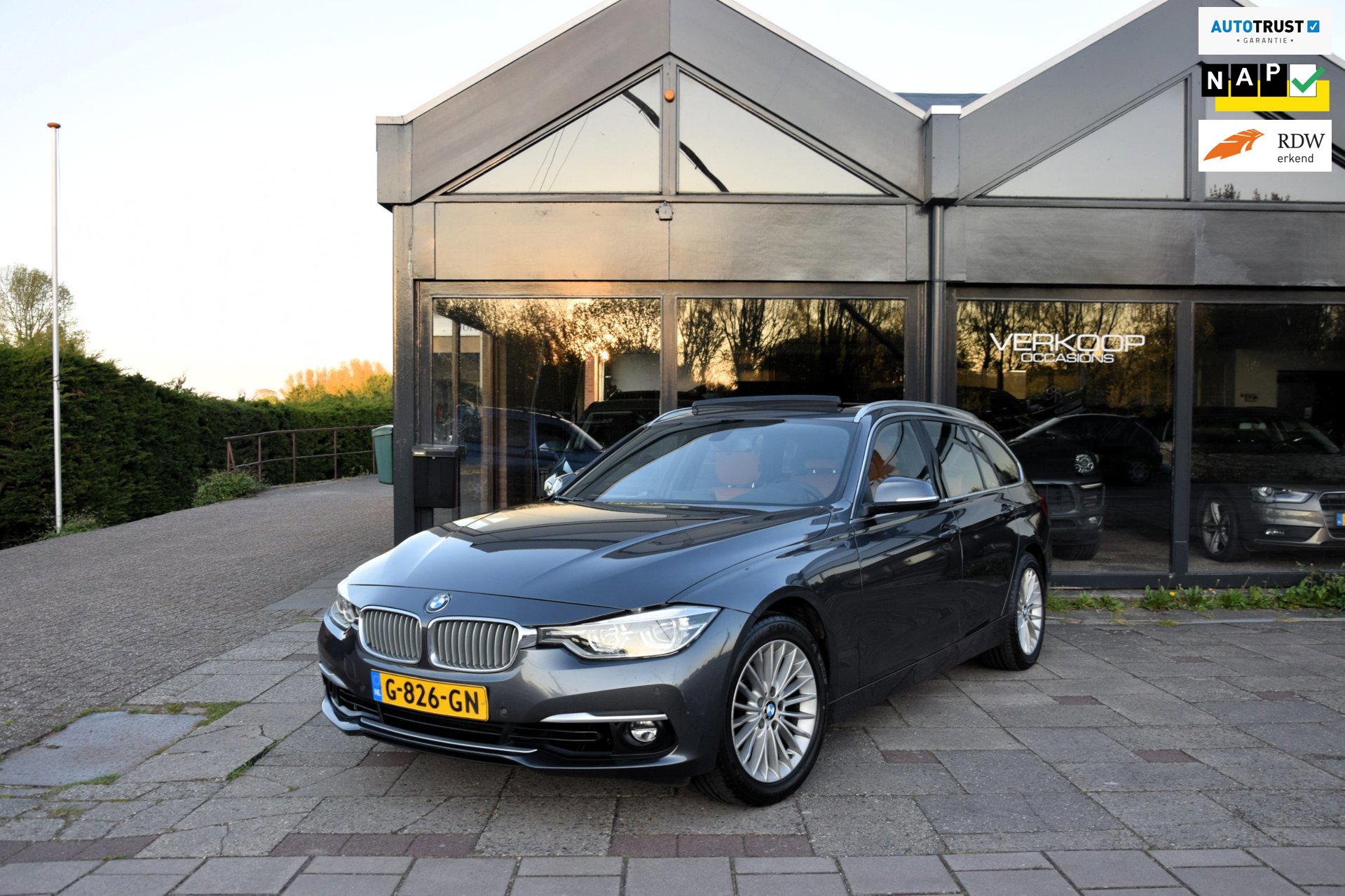 BMW 3-serie Touring Luxury Edition Carplay Schuifdak Automaat