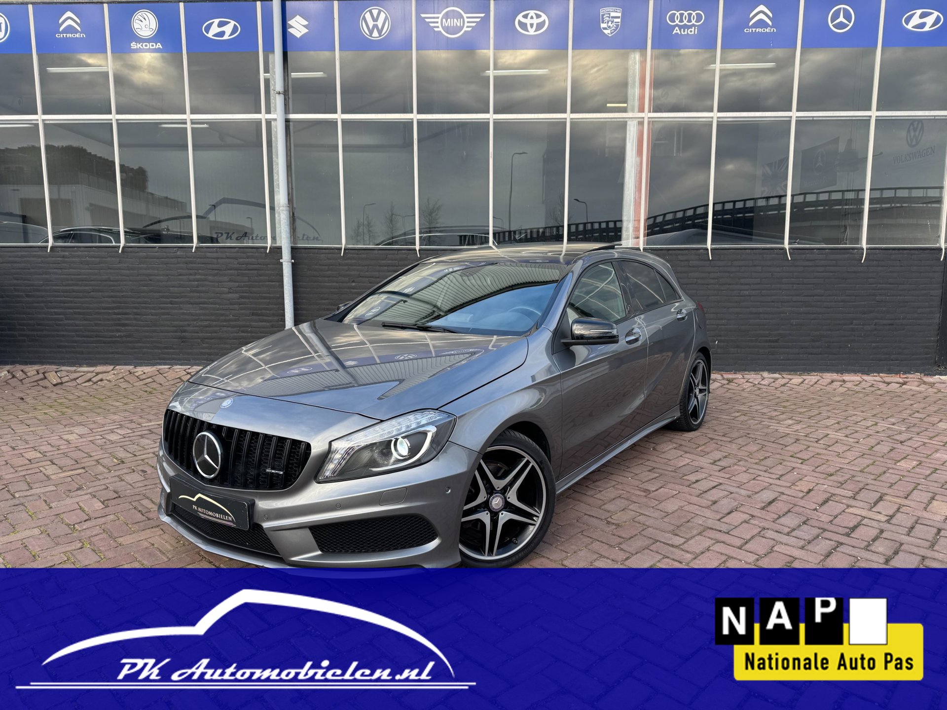 Mercedes-Benz A-klasse 200 Prestige AMG **PANORAMADAK + CLIMA + STOELVERW**