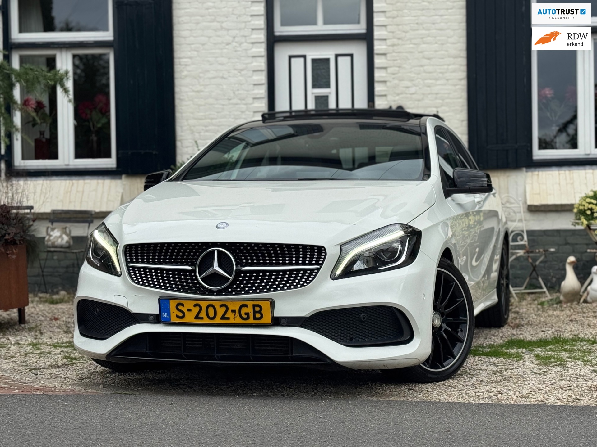 Mercedes-Benz A-klasse 180 AMG Night Edition Plus|Pano|Automaat|