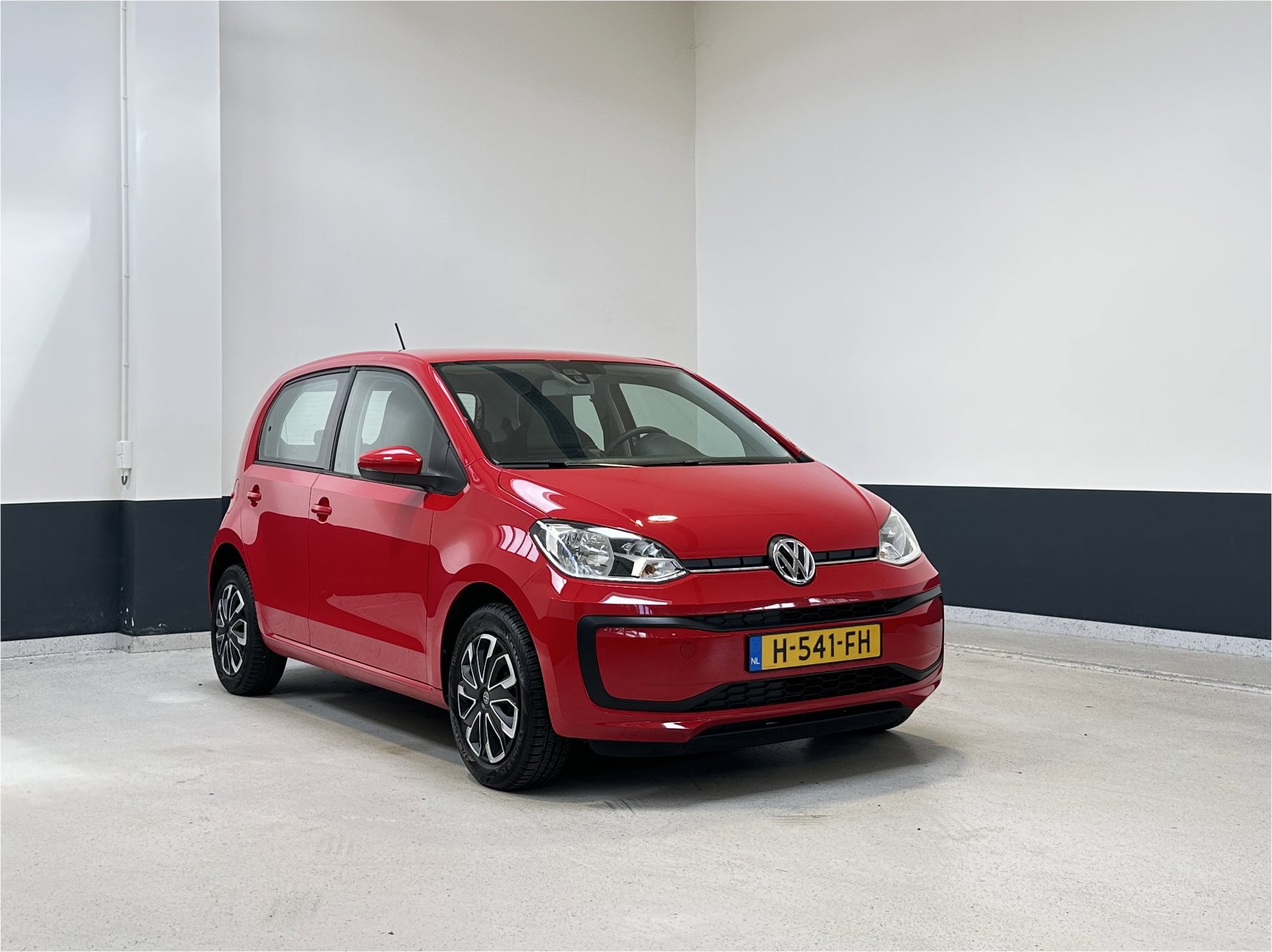 Volkswagen Up! 1.0 BMT move up! | Airco | Bluetooth | NL | 2 Eig |