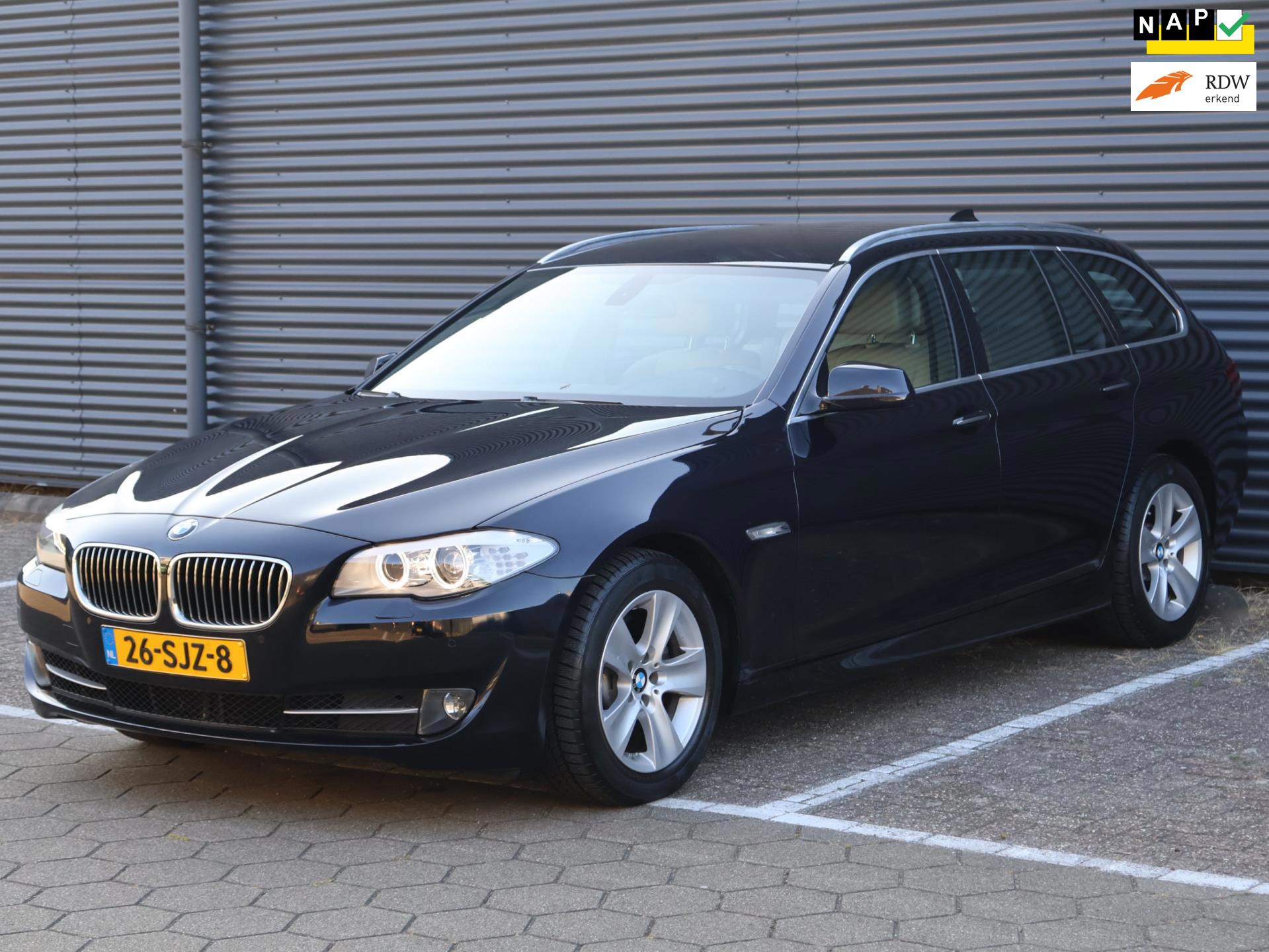 BMW 5-serie Touring 528i High Executive|Nieuw Distr. Ketting