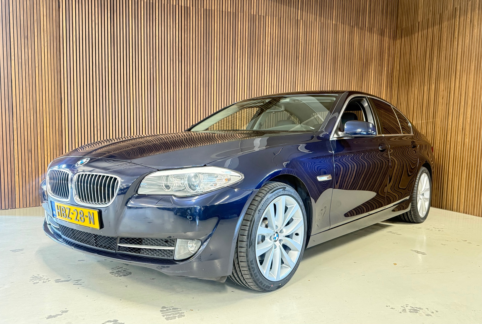 BMW 5-serie 523i - Leder - Dak -Hand geschakeld