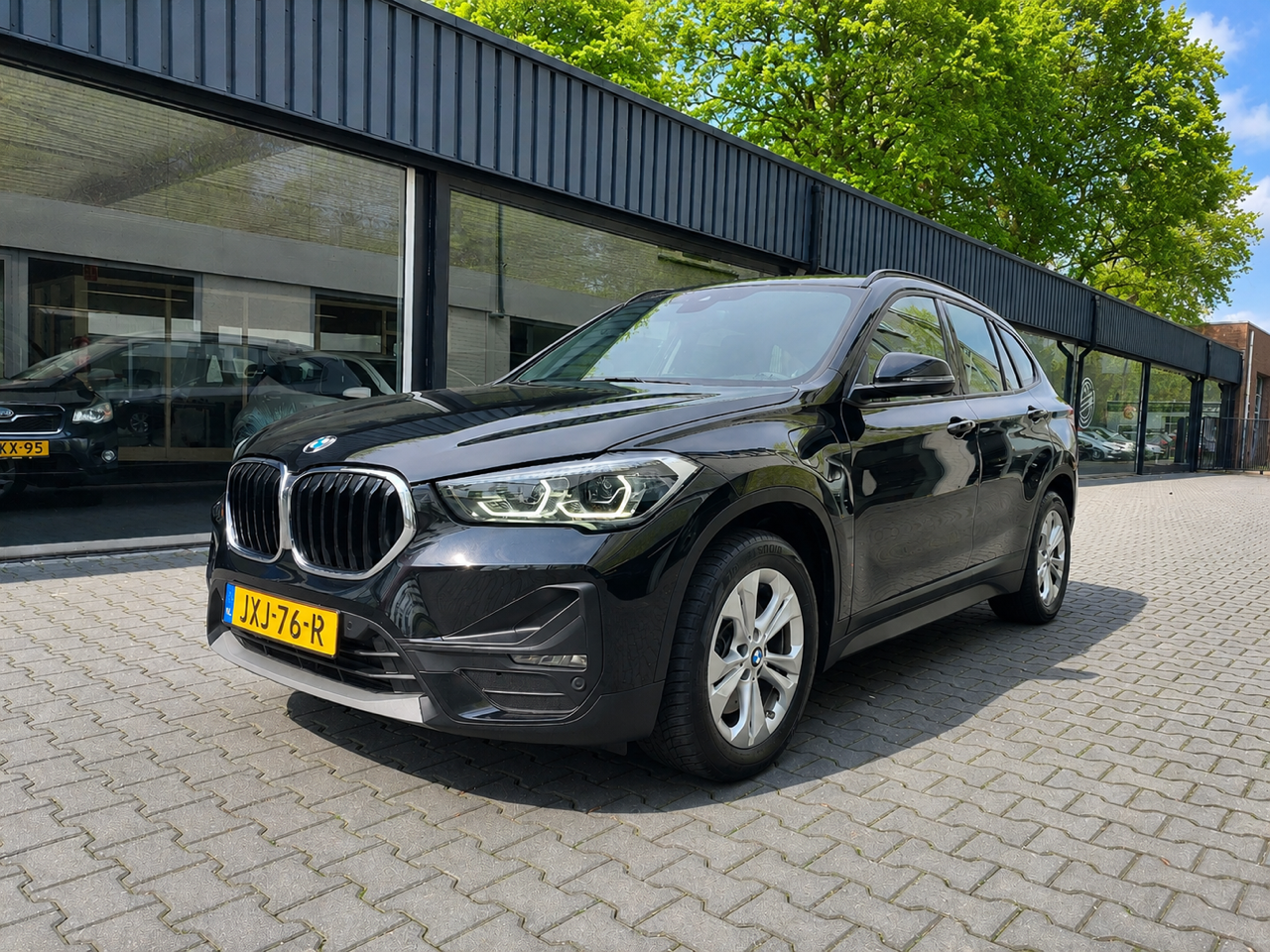 BMW X1 XDrive25e Head up display incl Garantie Navi Clima Cruise PDC Achteruitrij camera Trekhaak 17 inch Automatische achterklep