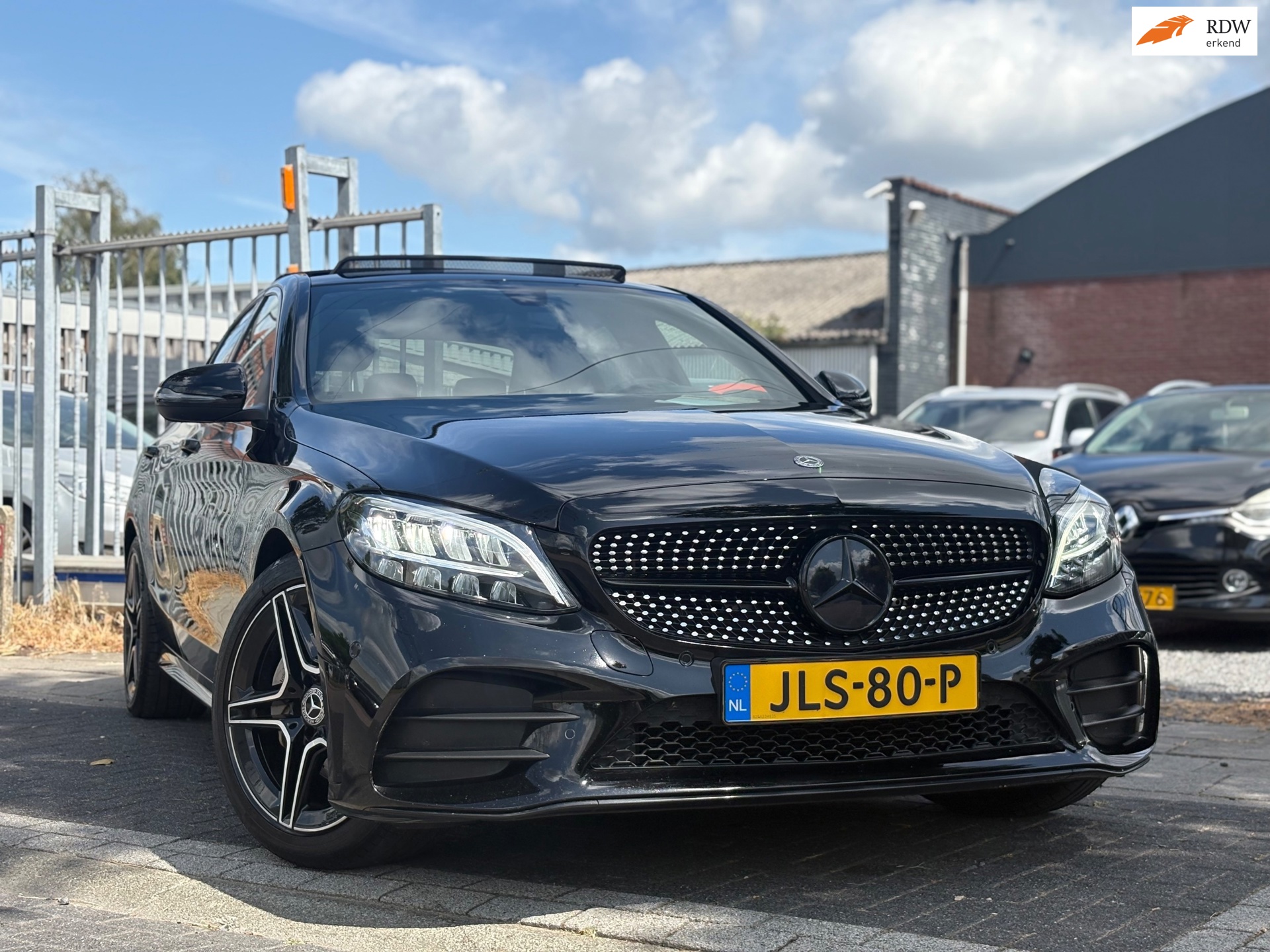 Mercedes-Benz C-klasse 180 AMG Line | Night-Pakket | Panoramadak | Leder | LED | A.Camera |