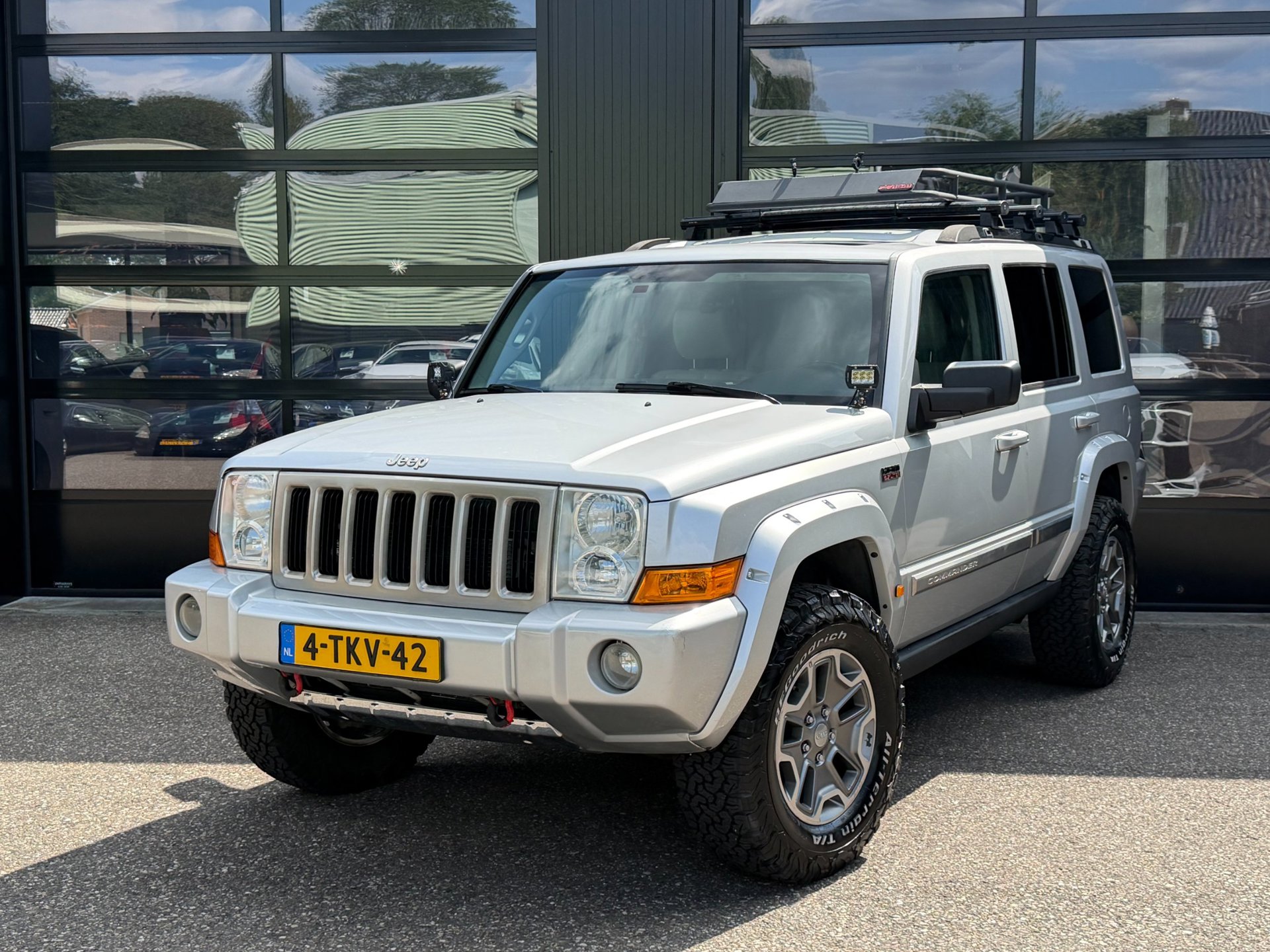Jeep Commander 5.7 V8 Hemi Limited 7P Uniek!