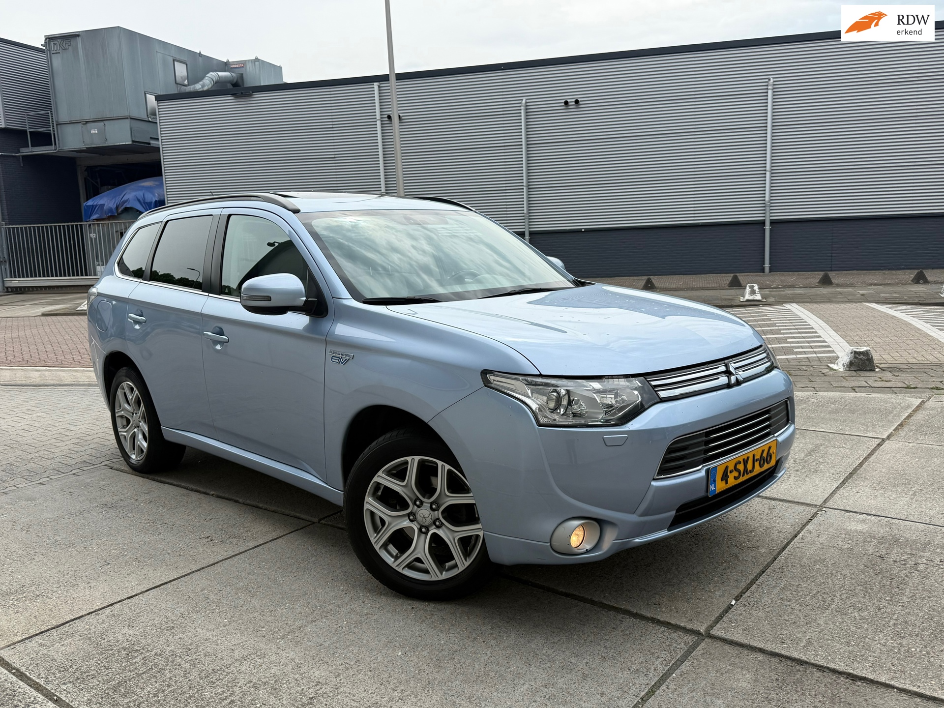 Mitsubishi Outlander 2.0 PHEV Instyle DAK AUTOMAAT APK LEER AUTOMAAT