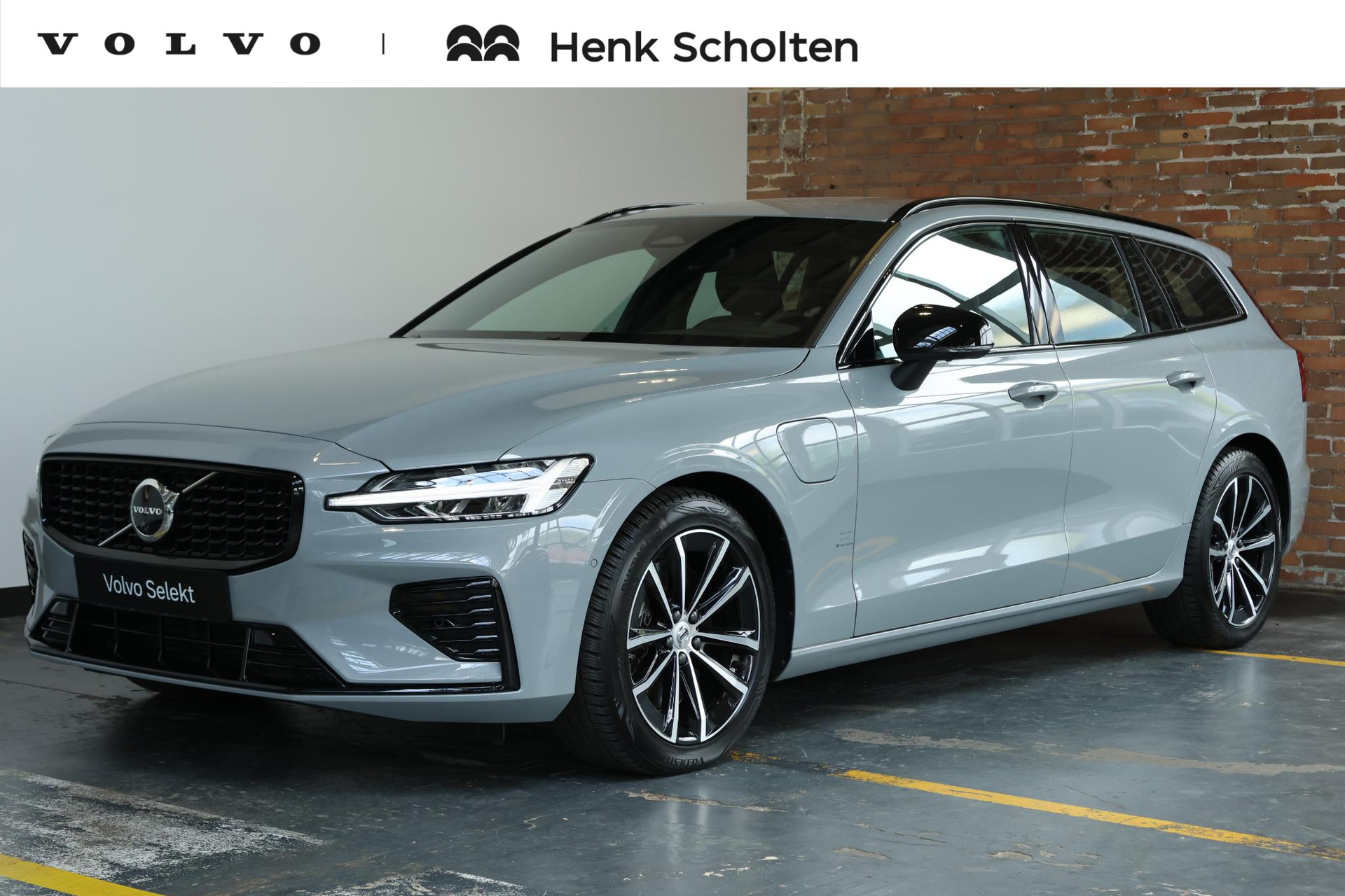Volvo V60 T8 Plug-in hybrid AWD Plus Dark