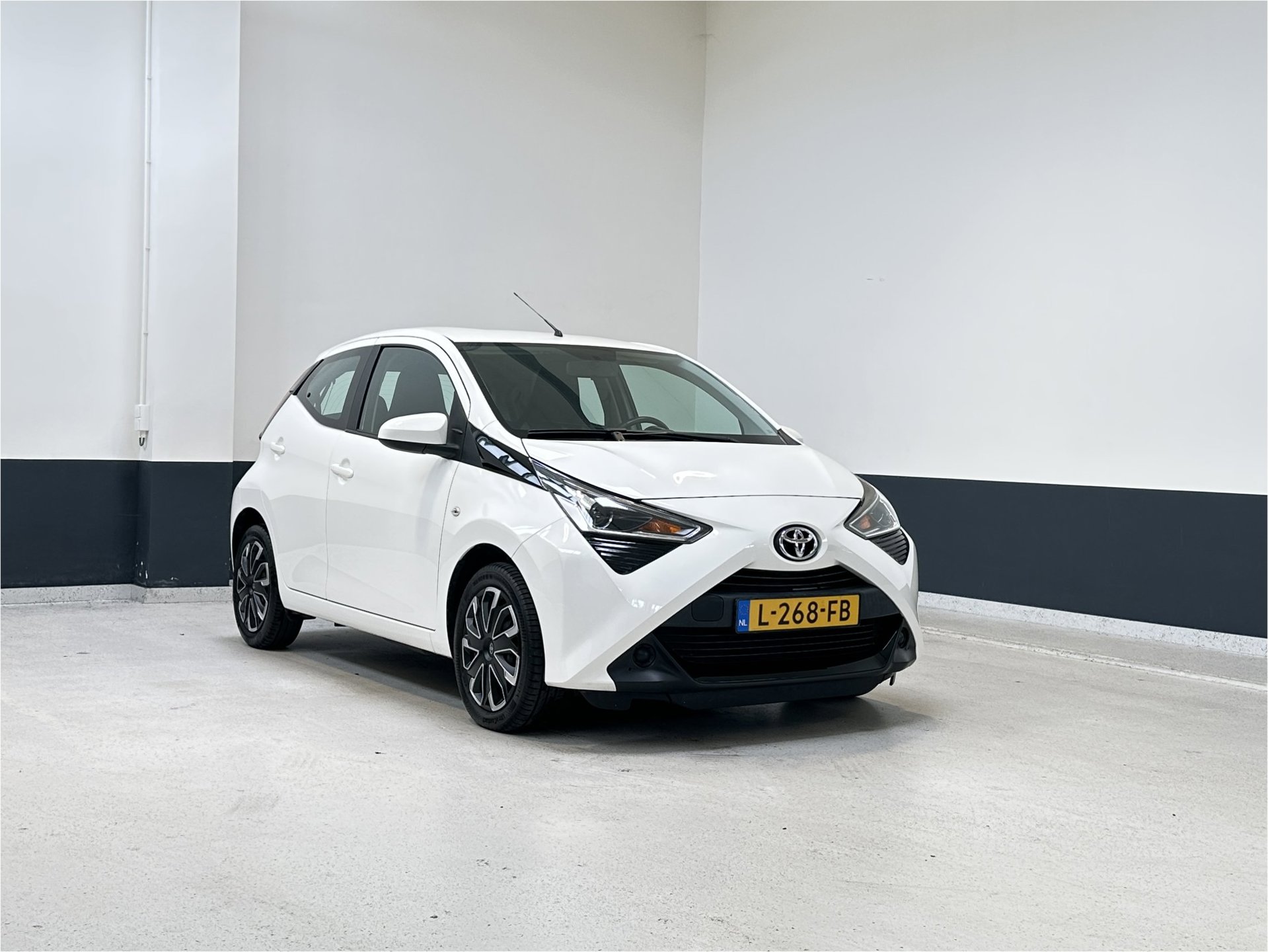 Toyota Aygo 1.0 VVT-i x-play limited | NL | 1 Eig | Carplay/ Android Auto | Camera |