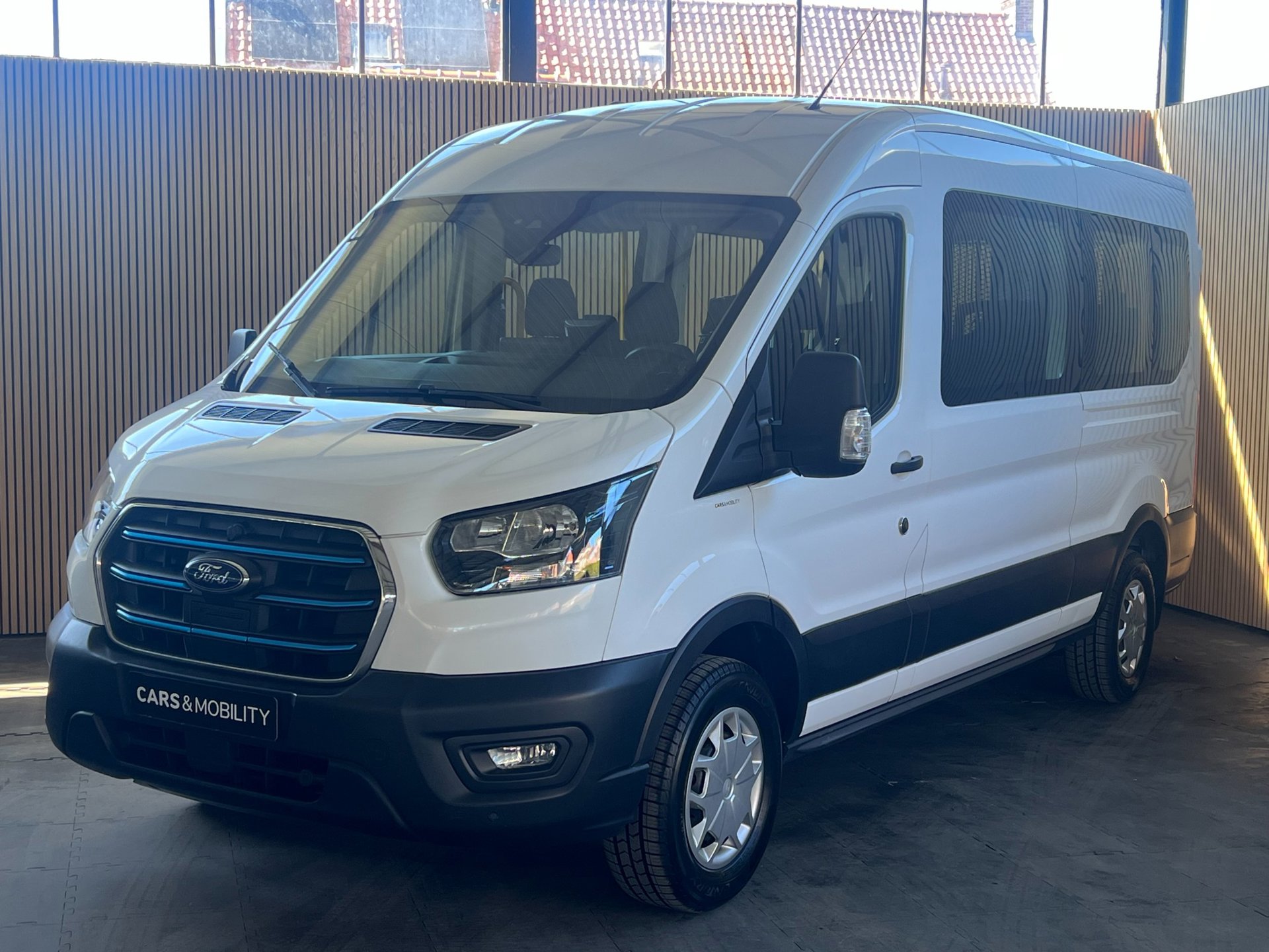 Ford E-Tranist rolstoel – taxi gekeurd – direct inzetbaar
