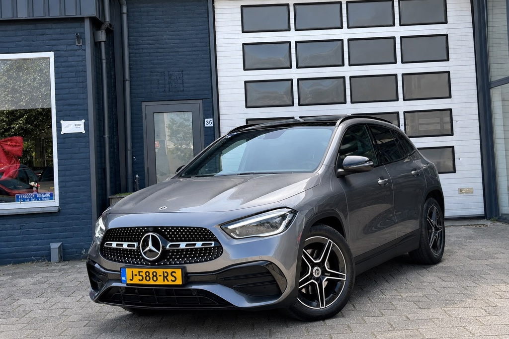 Mercedes-Benz GLA-klasse 200 Business Solution AMG | Pano | Camera | Night-Pakket