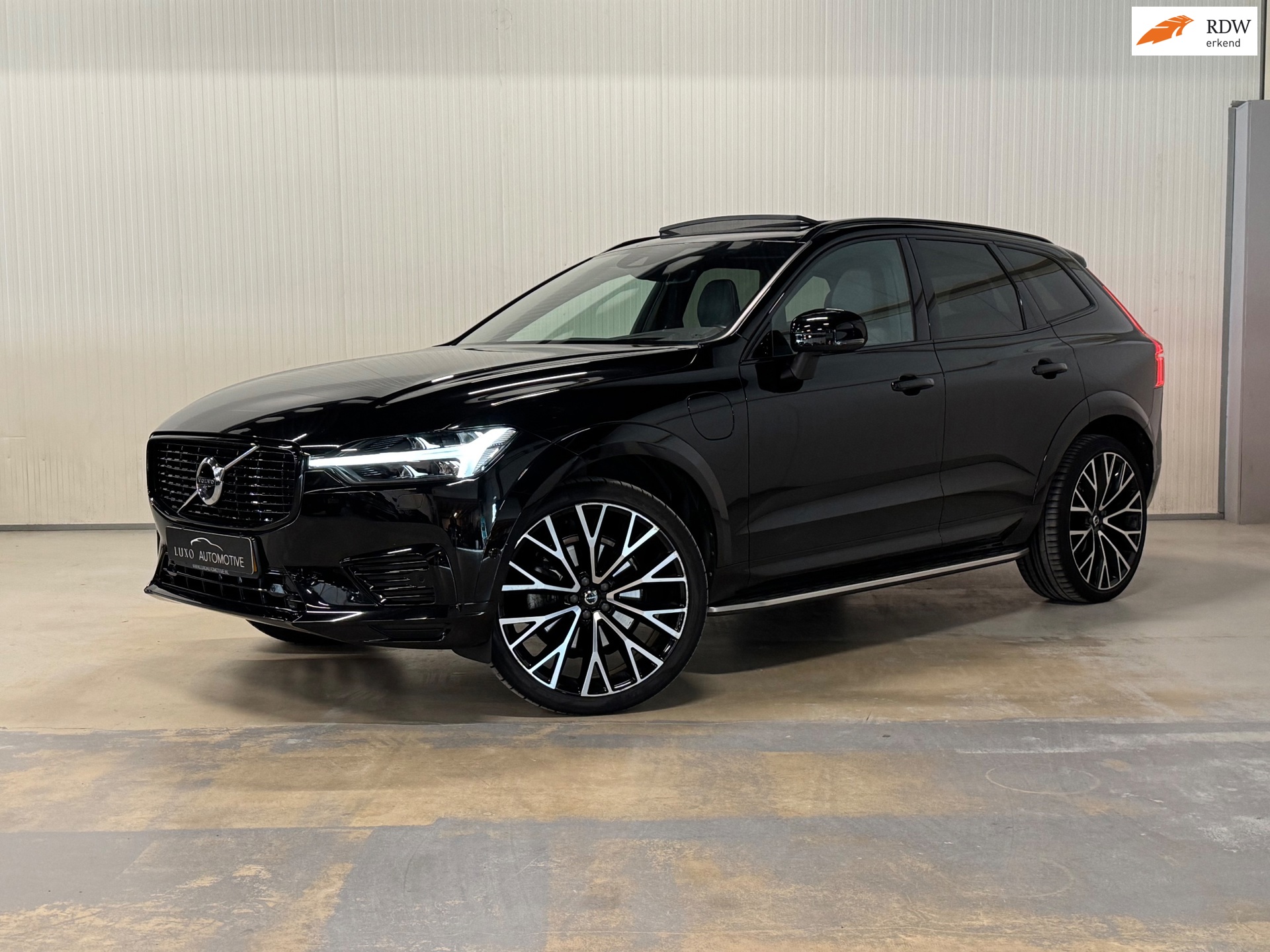 Volvo XC60 2.0 Recharge T6 AWD R-Design | PANO | HUD | TREKHAAK | BLACK EDITION | HARMAN KARDON | 360 CAMERA