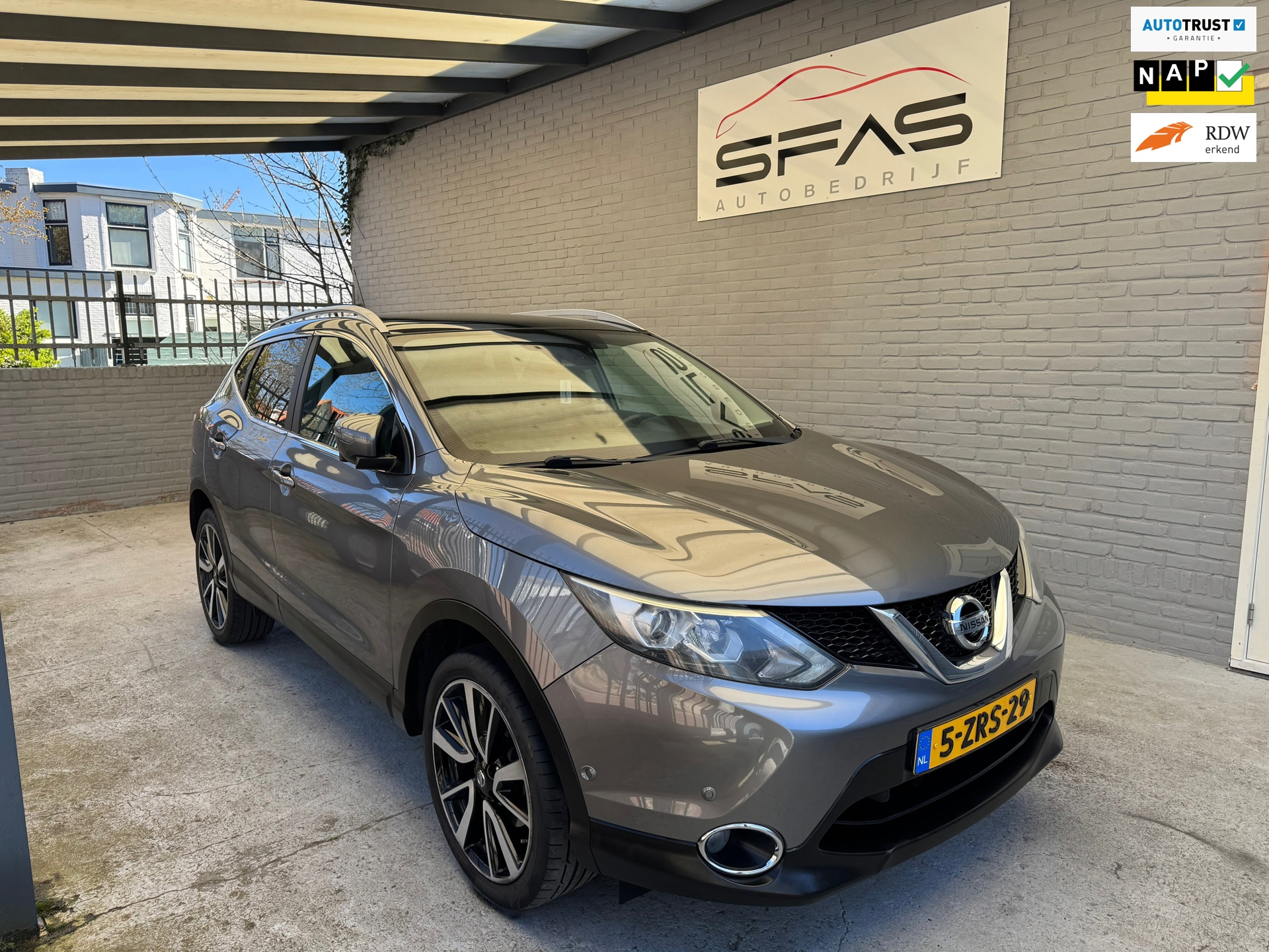 Nissan Qashqai 1.2 Connect Edition 116pk 2015 Grijs Full Option