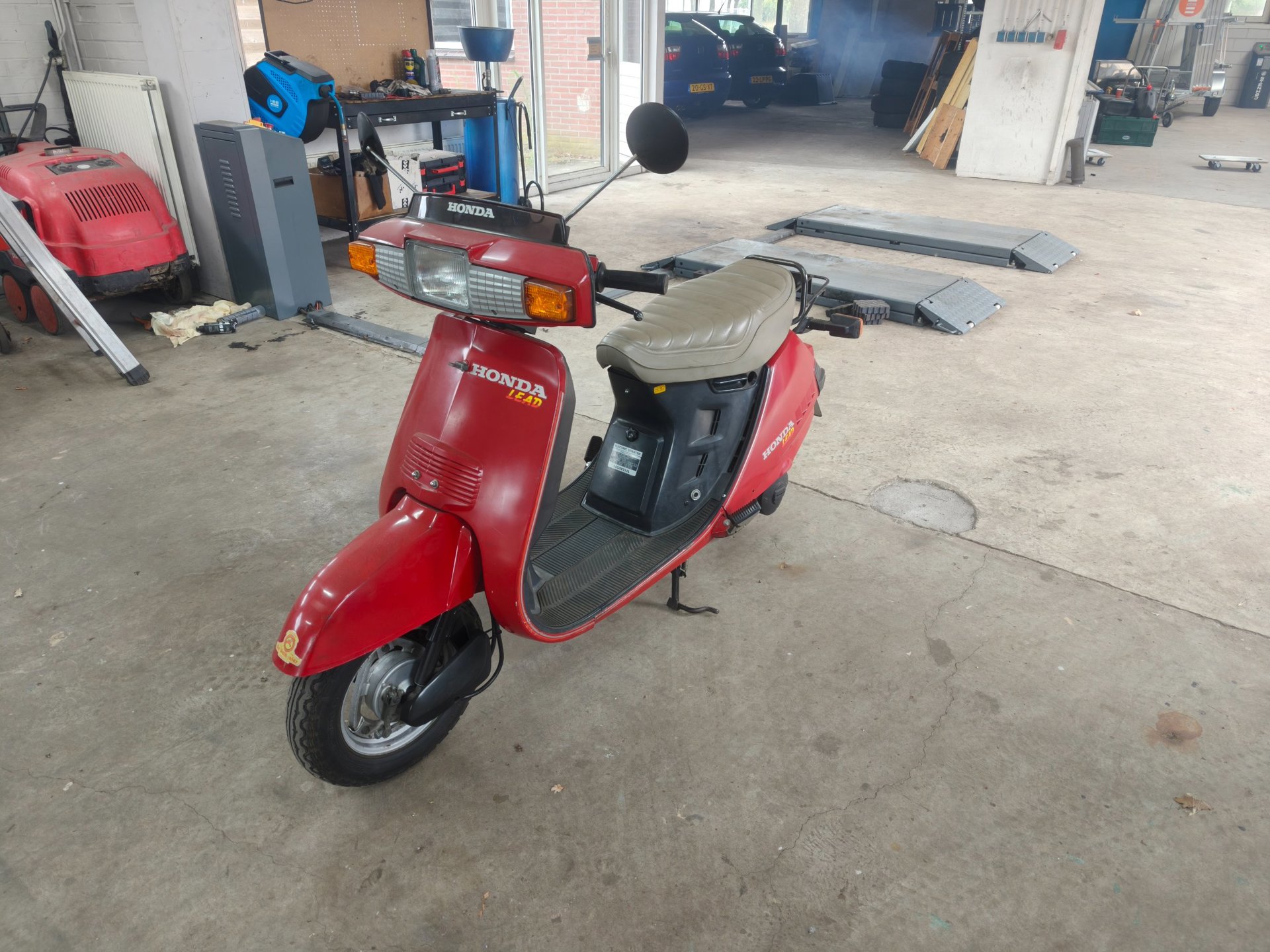 Honda Scooter NH 80 M Lead, Motor Kenteken.