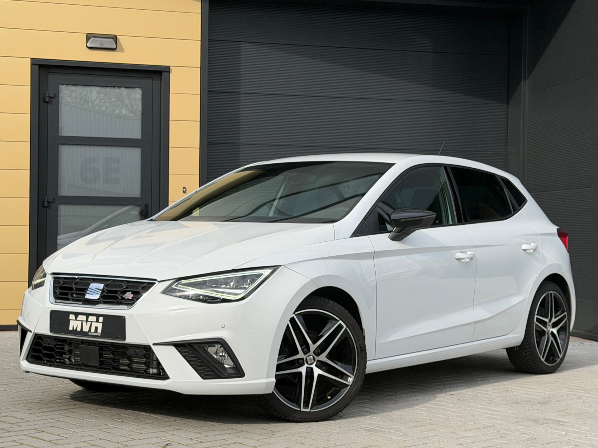 Seat IBIZA 1.0 TSI FR Business Intense Plus - Alcantara - Virtual Cockpit - Beats - Carplay - Camera - Cruise - Climate