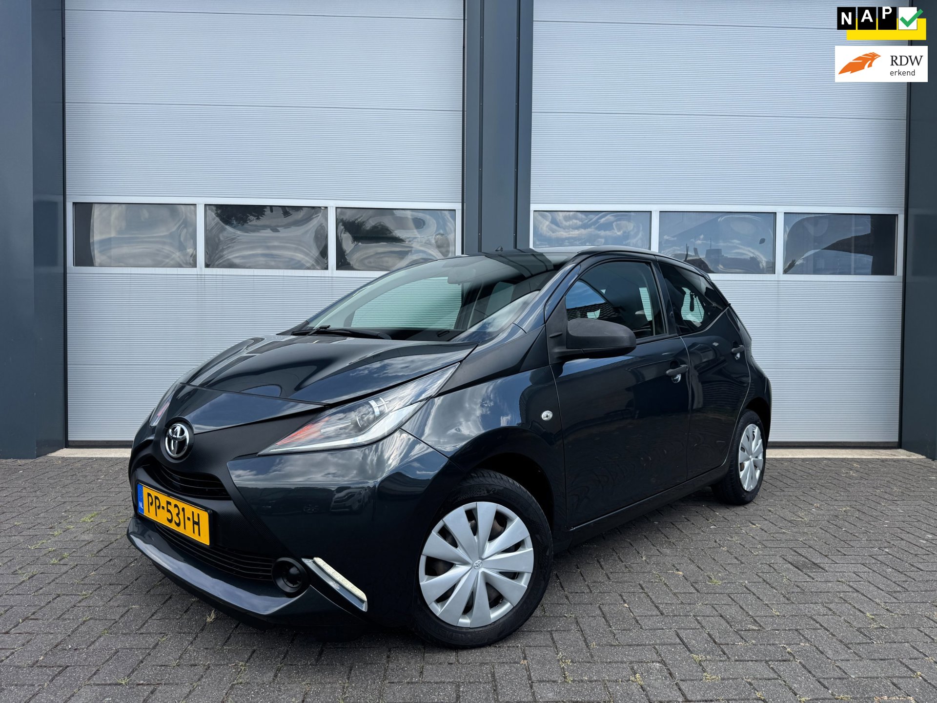 Toyota Aygo 1.0 VVT-i x-fun 5-Deurs Grijs Airco Bluetooth