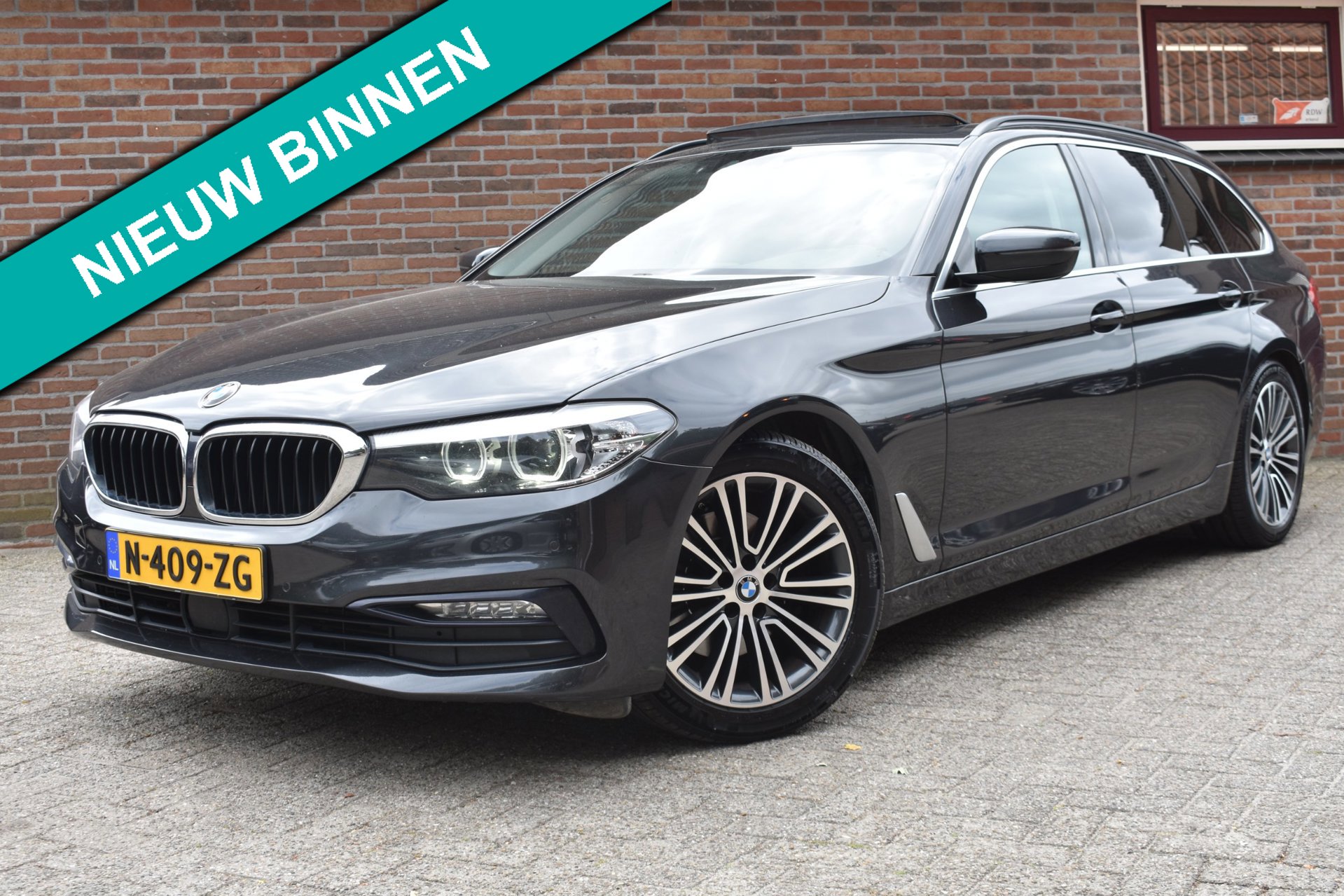 BMW 5-serie Touring 520d High Executive '18 Pano LED Clima Navi Cruise