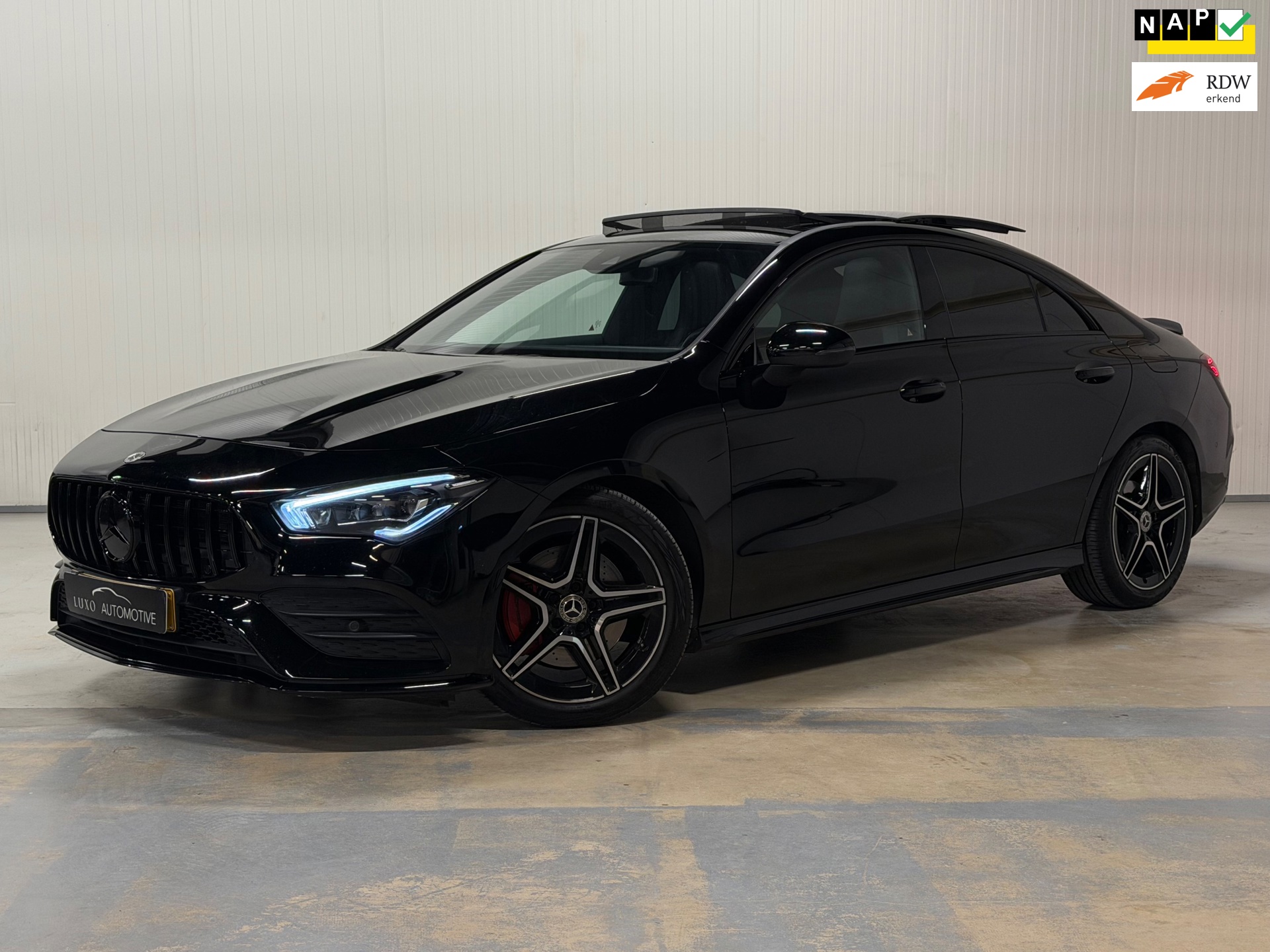 Mercedes-Benz CLA-klasse 200 Business Solution | AMG/NIGHT | NAP| PANO | AMBIANCE | CAMERA