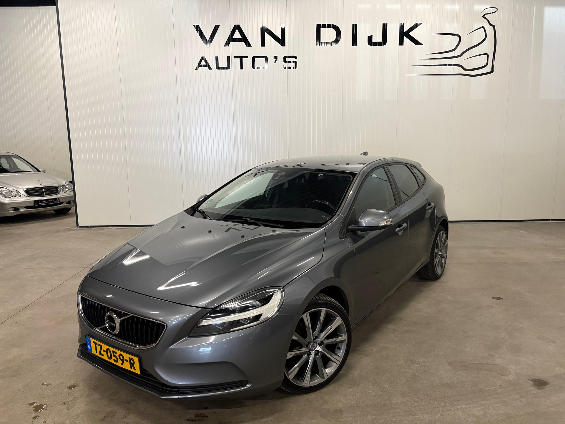 Volvo V40 2.0 D2 Kinetic Trekhaak LED Navi