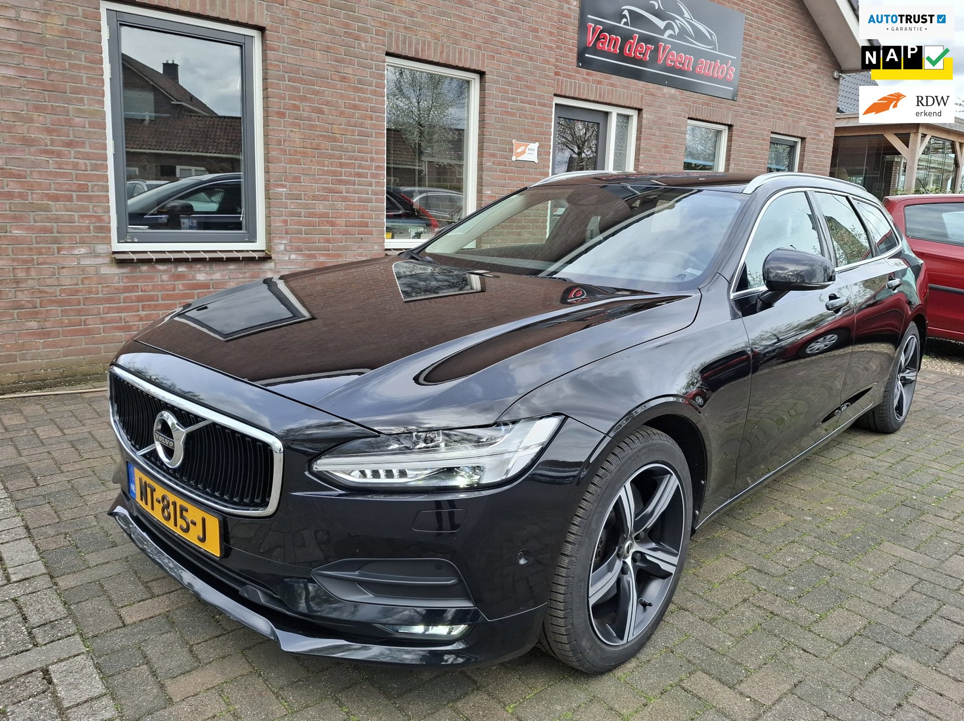 Volvo V90 2.0 T5 Momentum. Dealer onderhouden. Zeer luxe en netjes. O.a. leder, stoelverw, trekhaak, pdc, navi, adap.cruise, etc