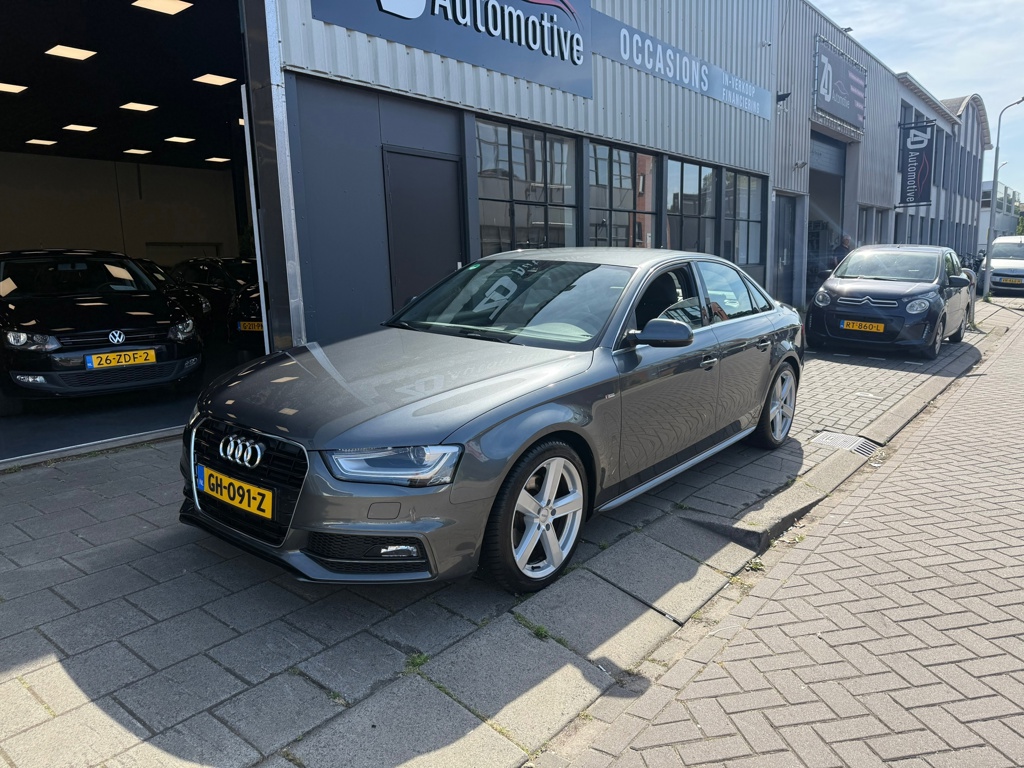 Audi A4 Limousine 1.8 TFSI S Line Edition Automaat Navi Keyless