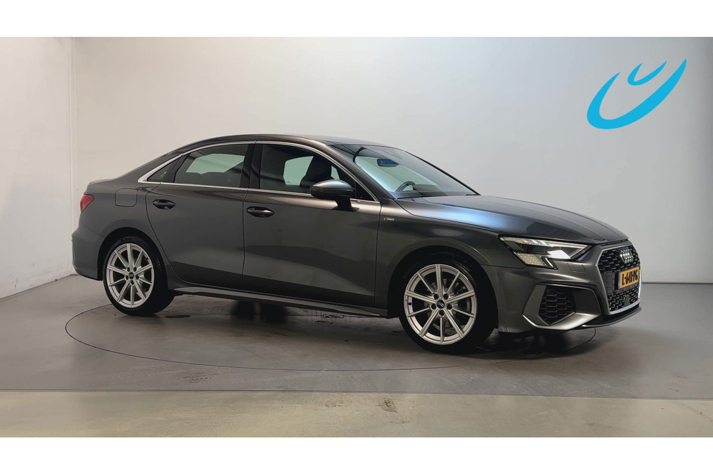 Audi A3 Limousine 30 TFSI S Edition Leder-Stof Trekhaak Navigatie Virtual Cockpit