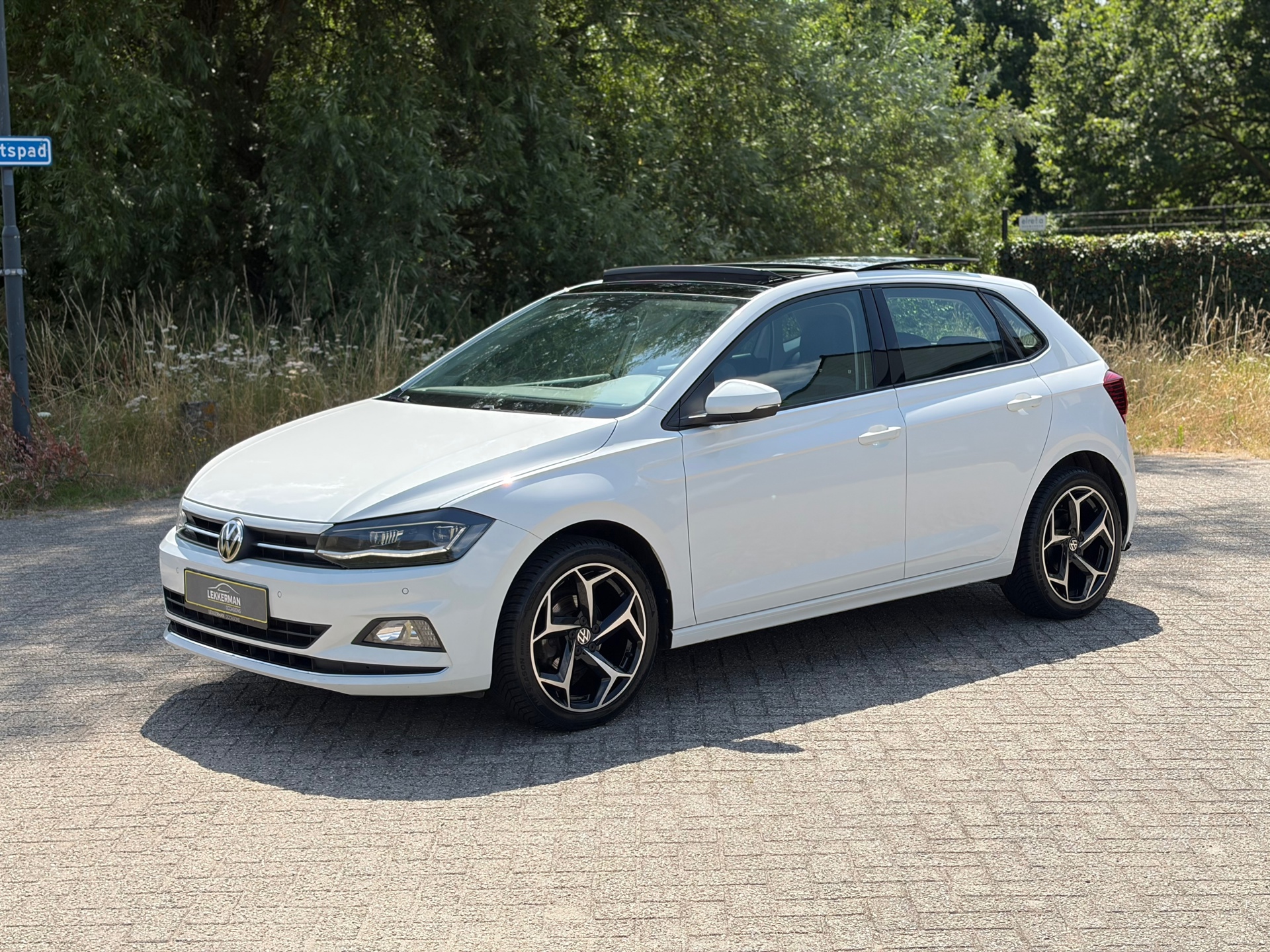 Volkswagen Polo 1.0 TSI Highline PANO I R- LINE I DEALER ONDH I NAVI I LED I STOELVERW